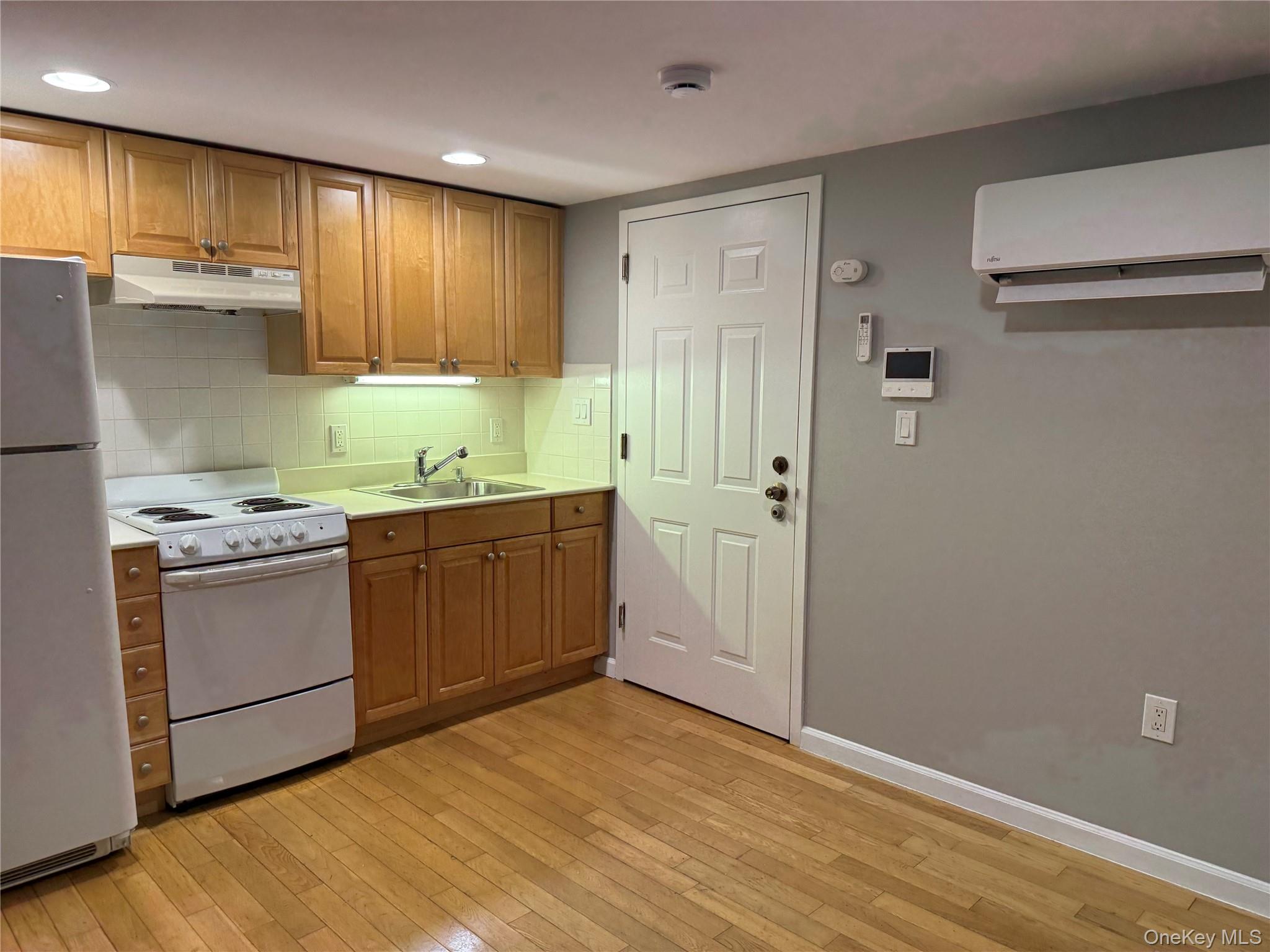 94 Fourth Avenue, Unit 213 photo 2