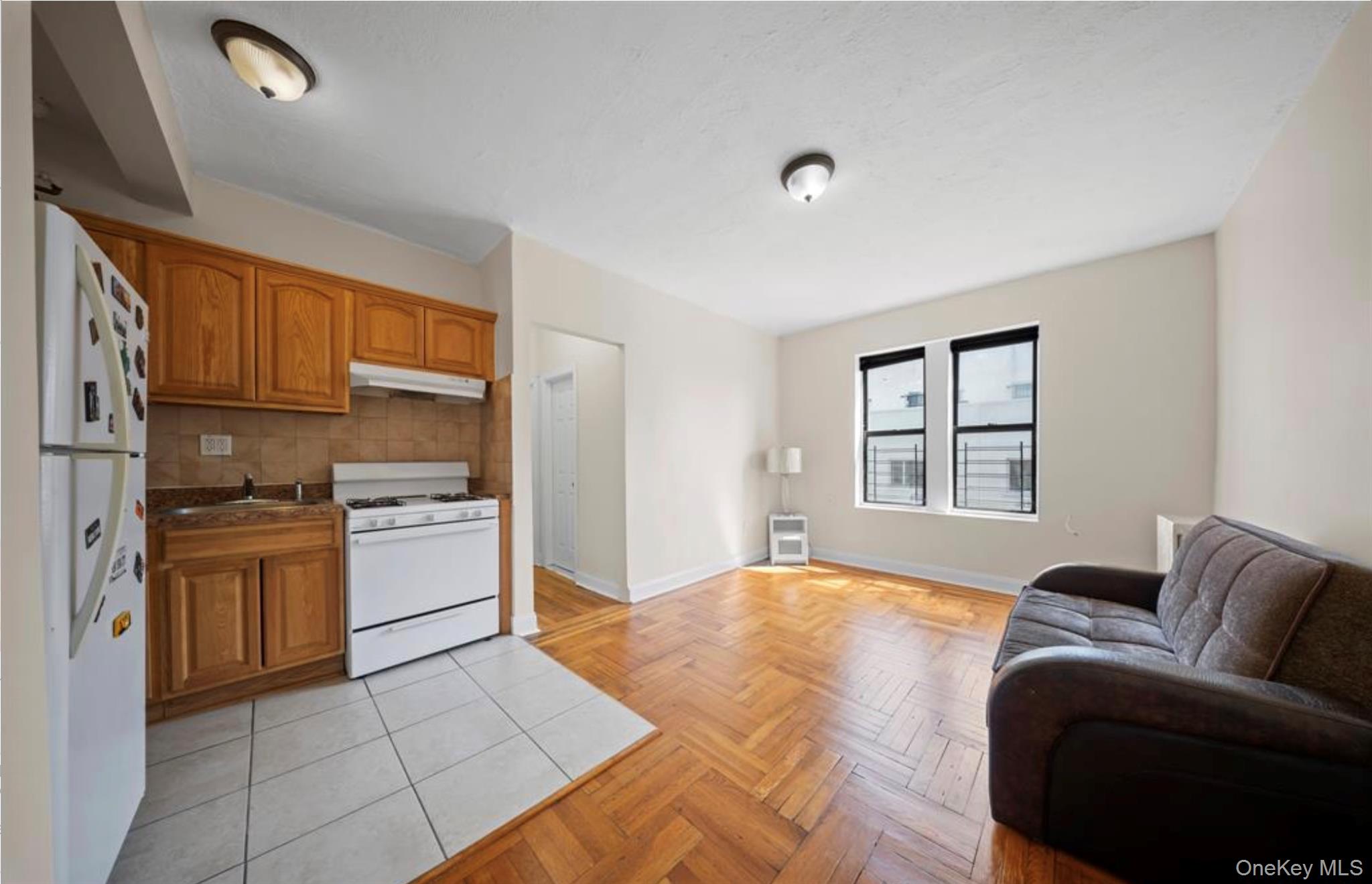 1372 Shakespeare Avenue, Unit 4D photo 5