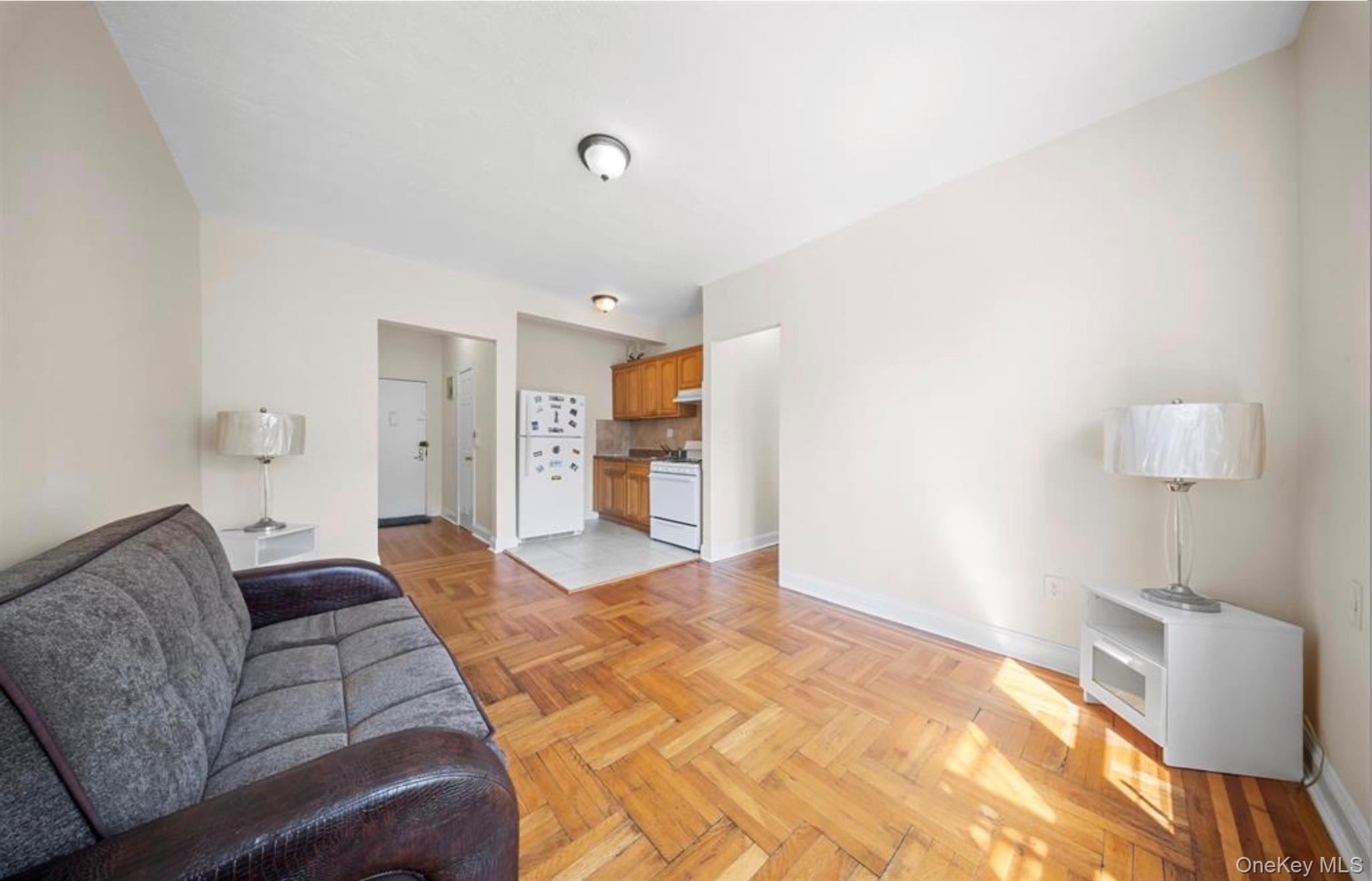 1372 Shakespeare Avenue, Unit 4D
