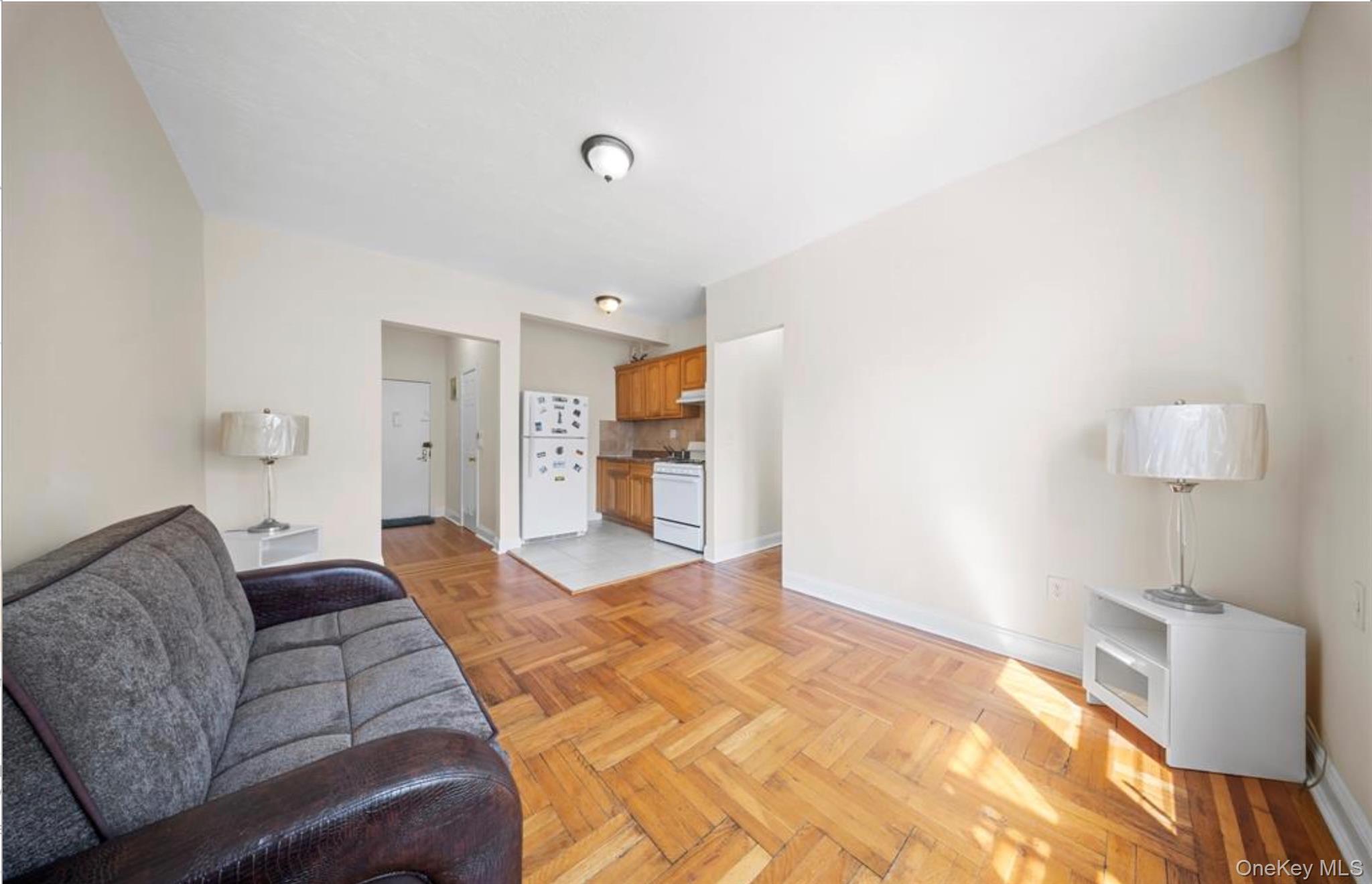 1372 Shakespeare Avenue, Unit 4D photo 3