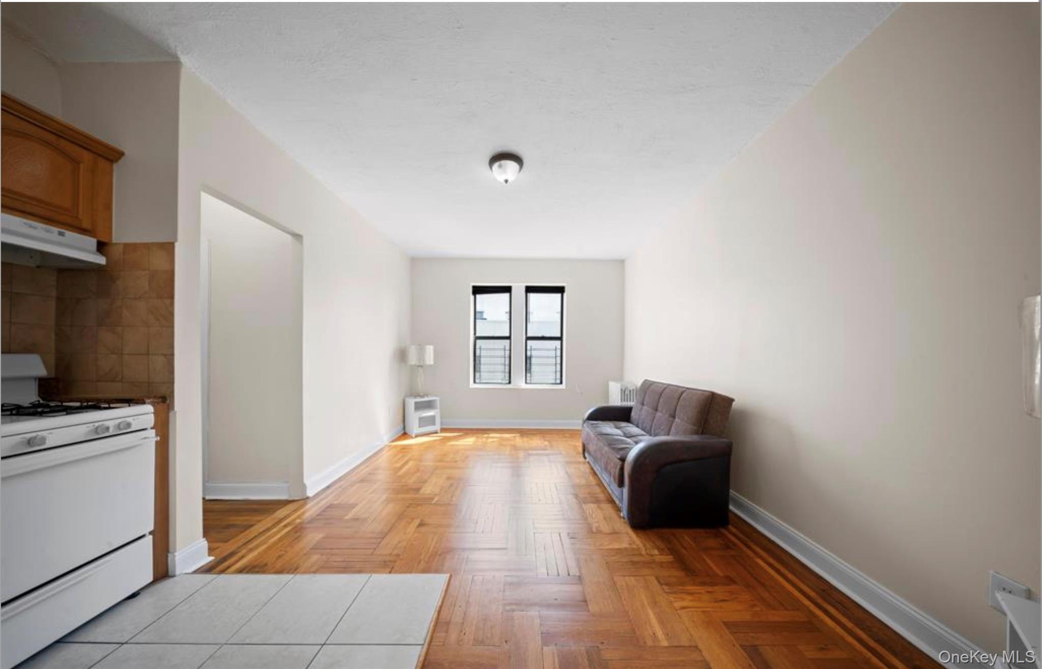 1372 Shakespeare Avenue, Unit 4D photo 4