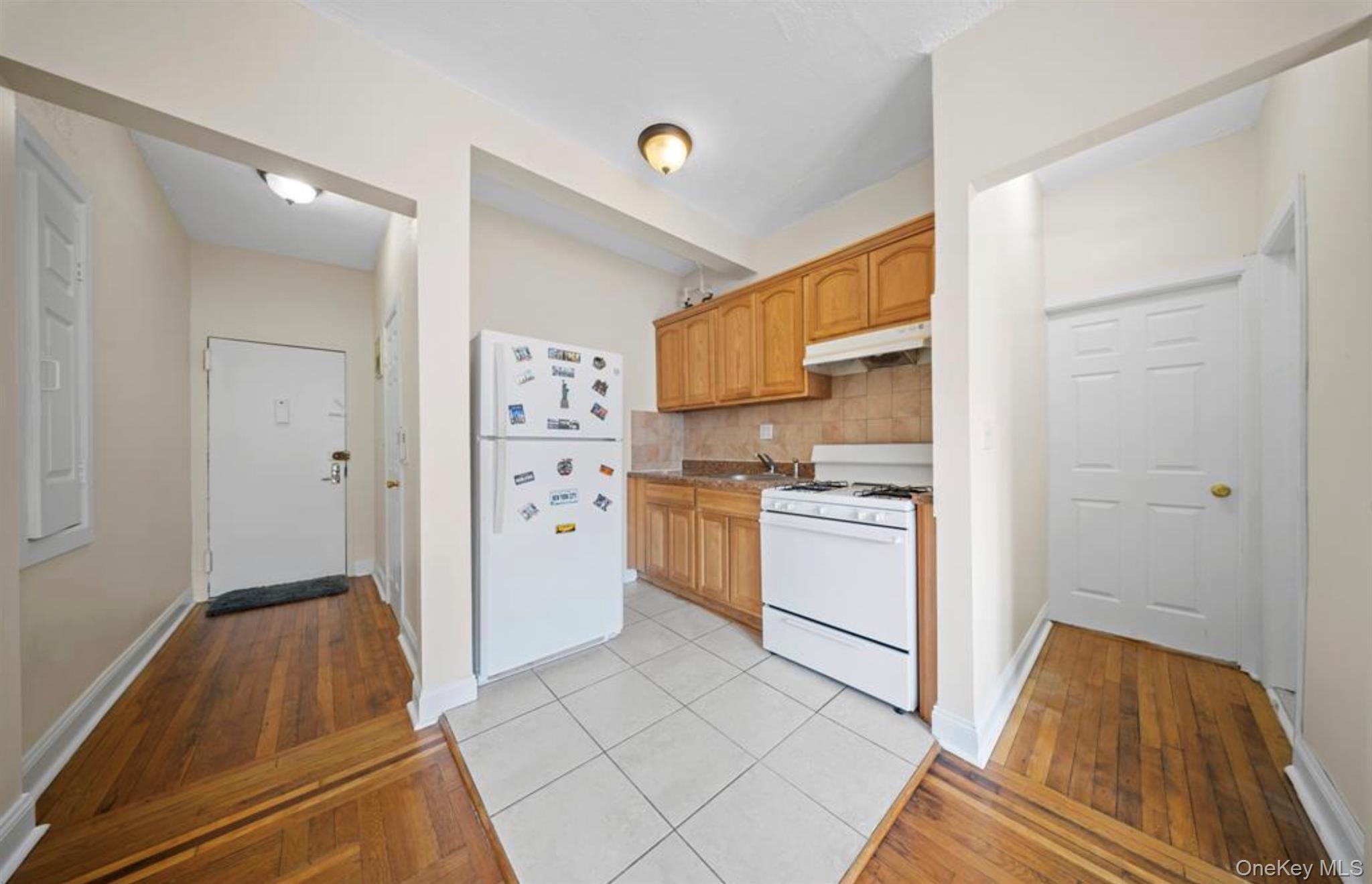 1372 Shakespeare Avenue, Unit 4D photo 6