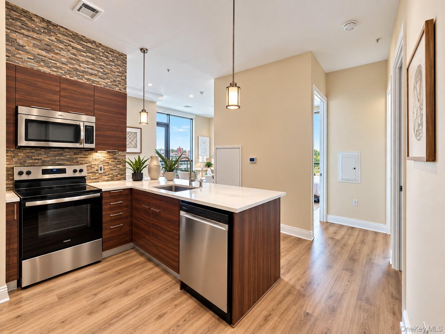 701 Ridge Hill Boulevard, Unit PHI photo 4