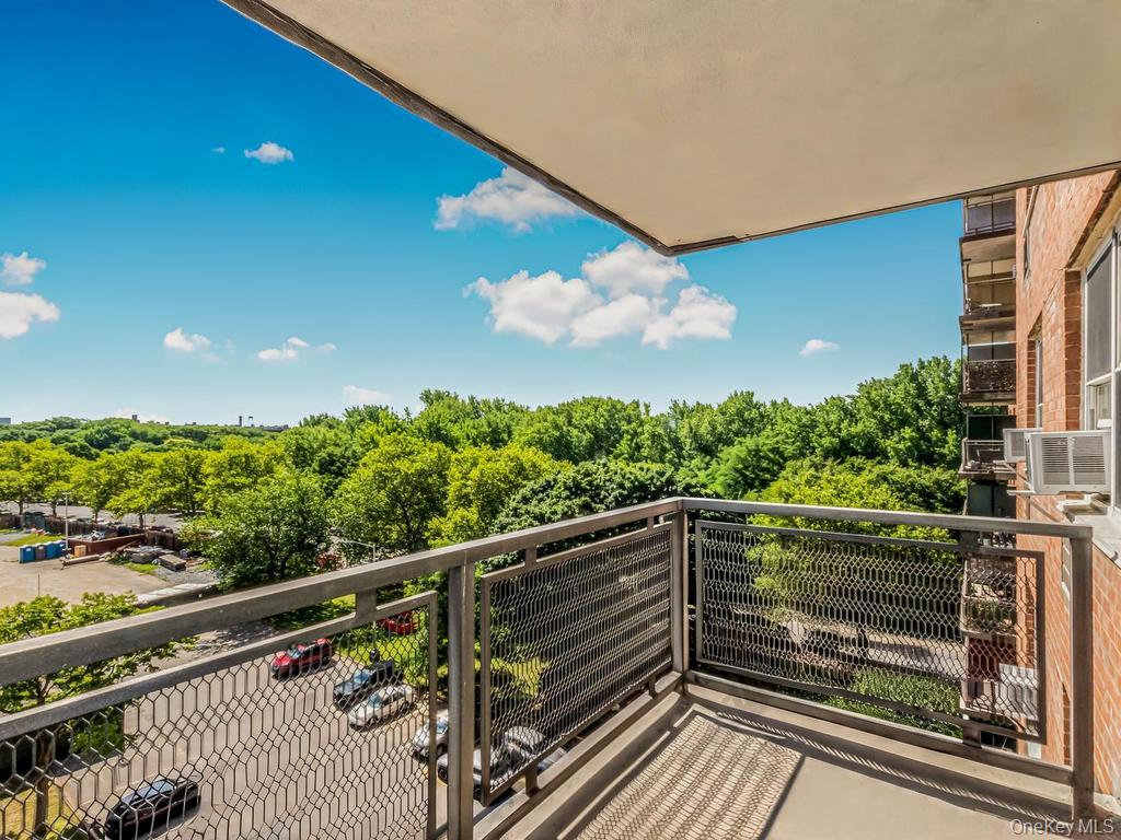 820 Boynton Avenue, Unit 7A