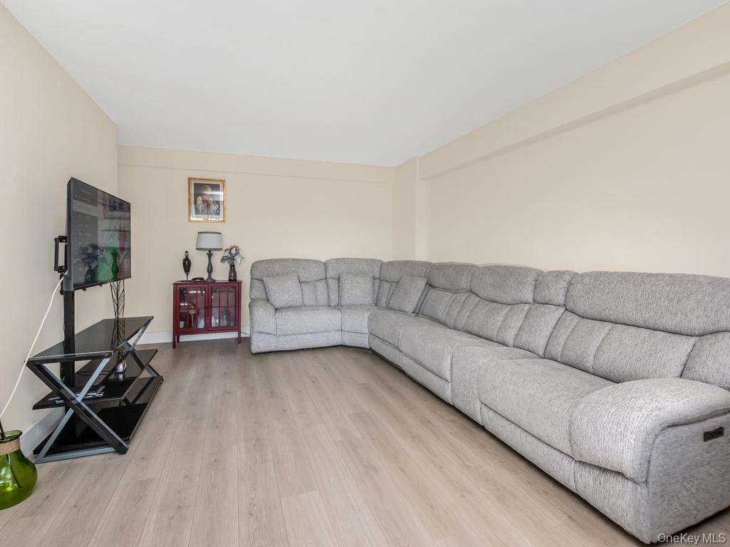 820 Boynton Avenue, Unit 7A photo 3