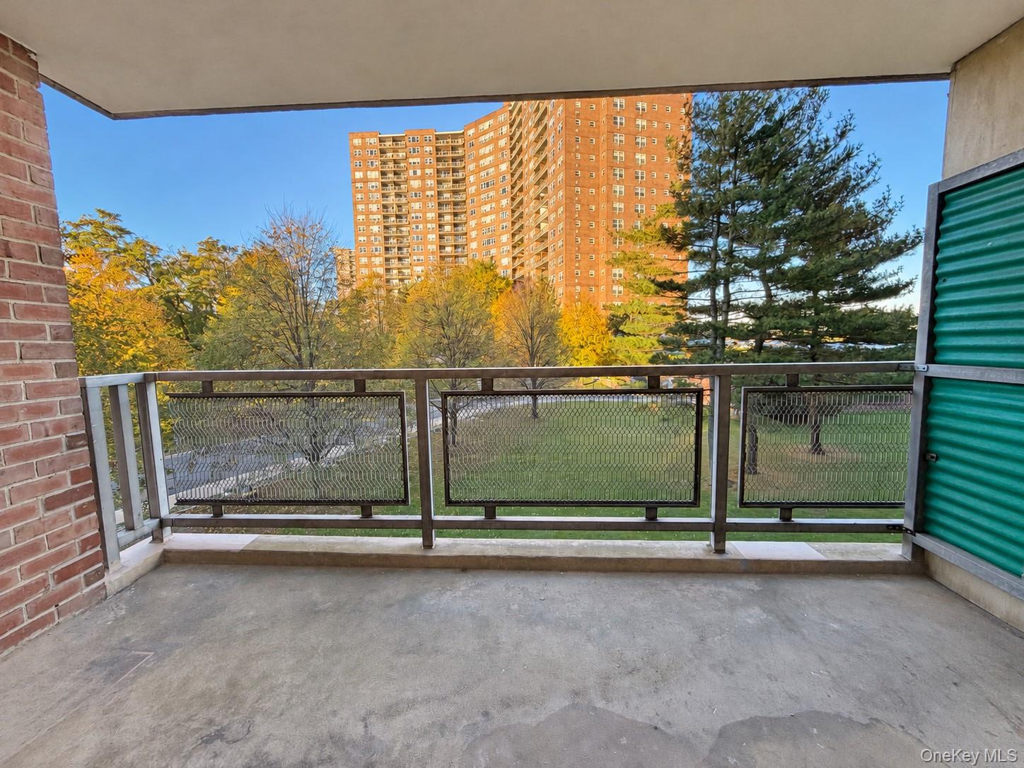 5700 Arlington Avenue, Unit 3V photo 2