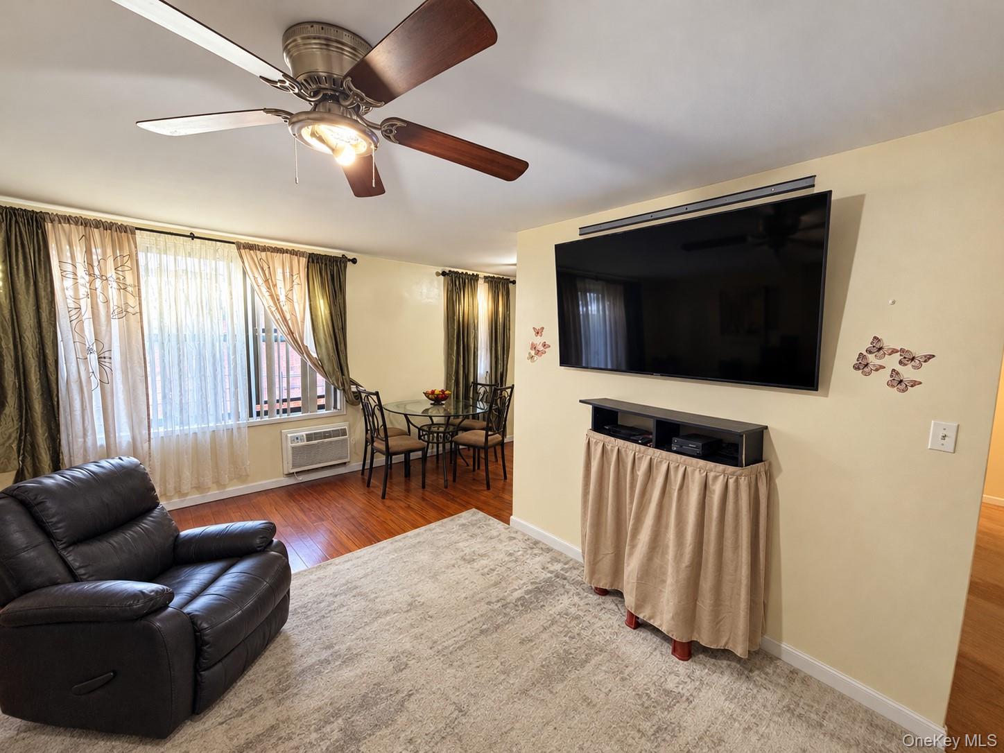 1200 E 53rd Street, Unit 3P photo 3
