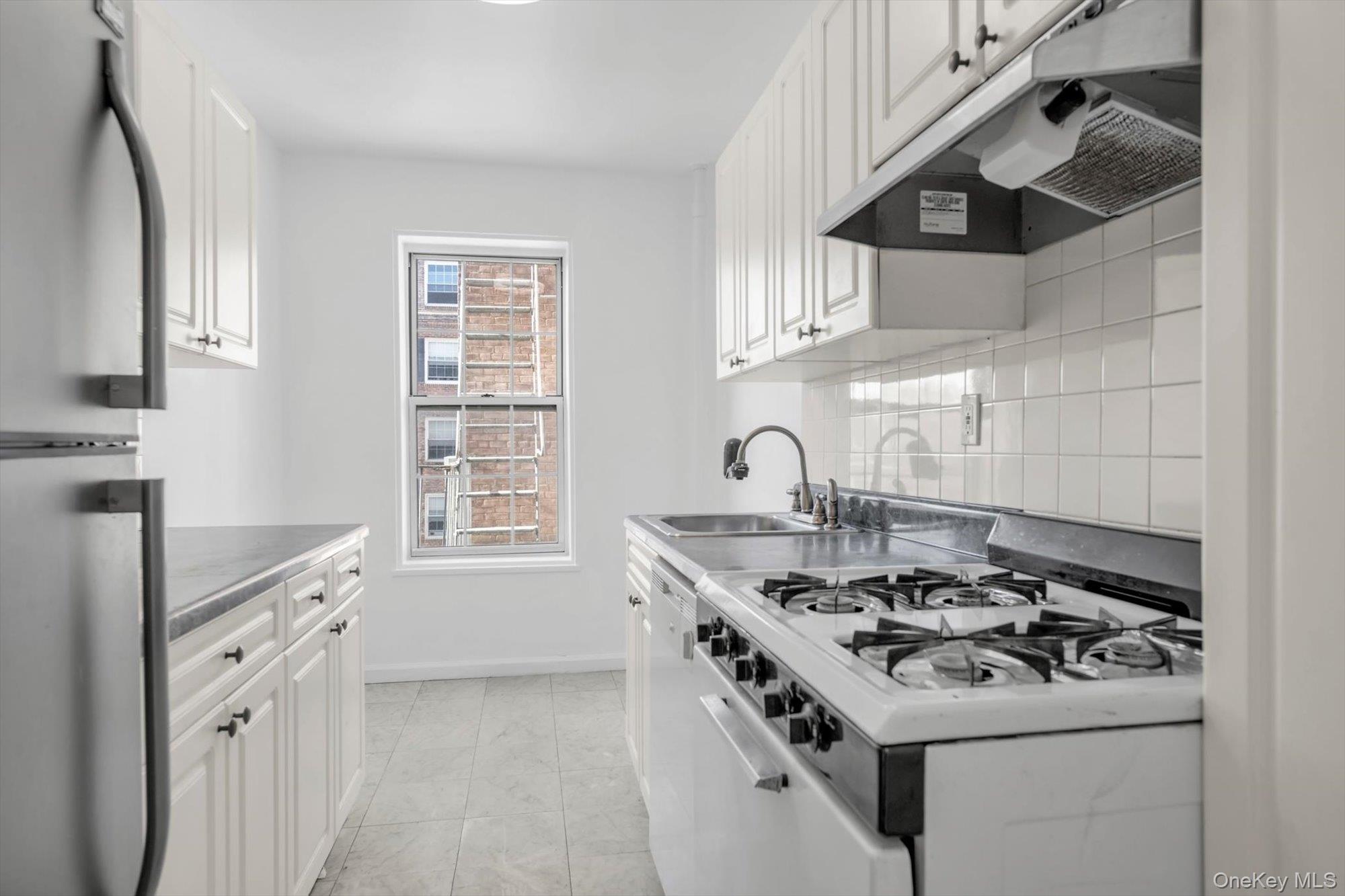 54-17 31st Avenue, Unit 4K photo 8