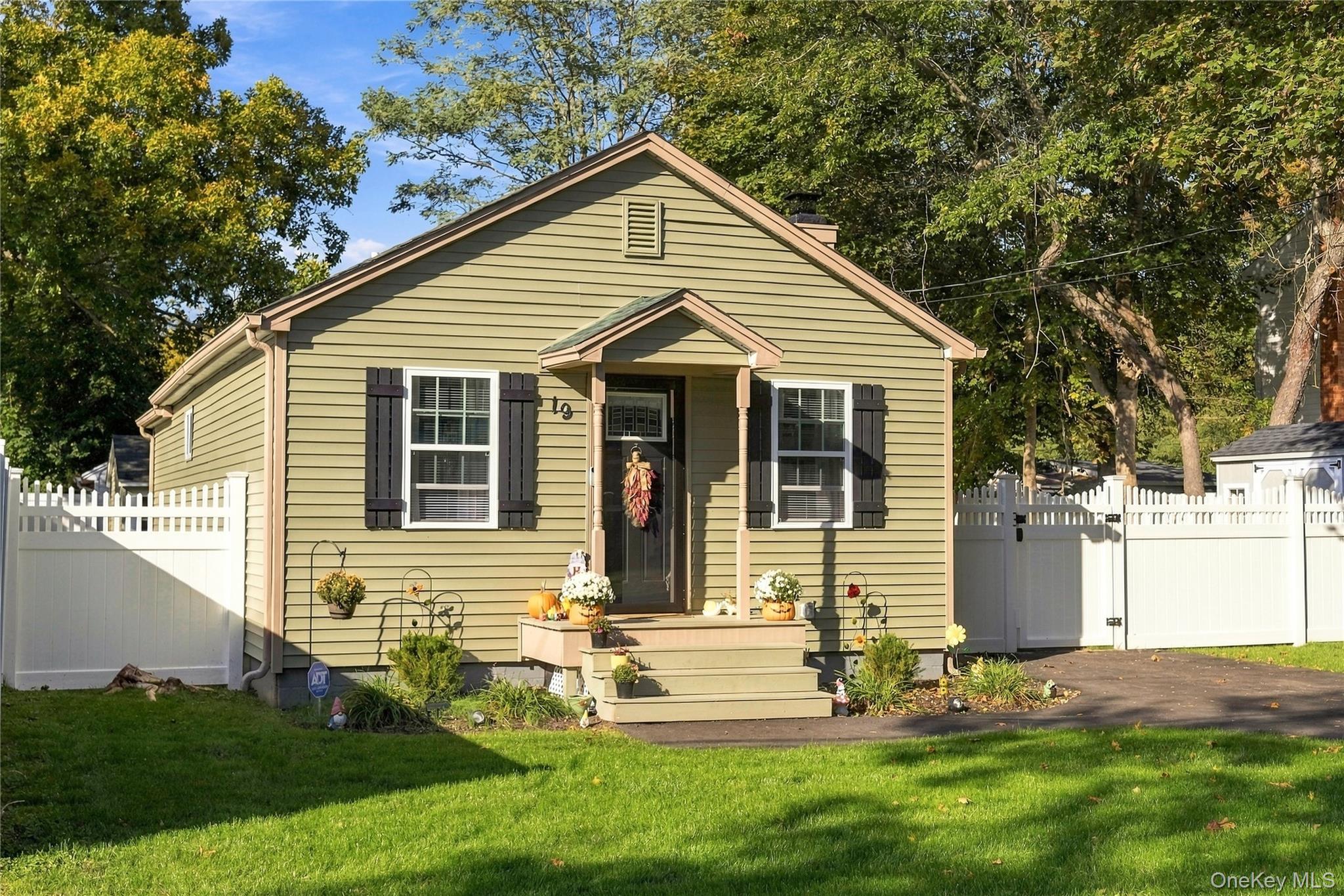 19 Lacrosse Road – For Sale photo 2