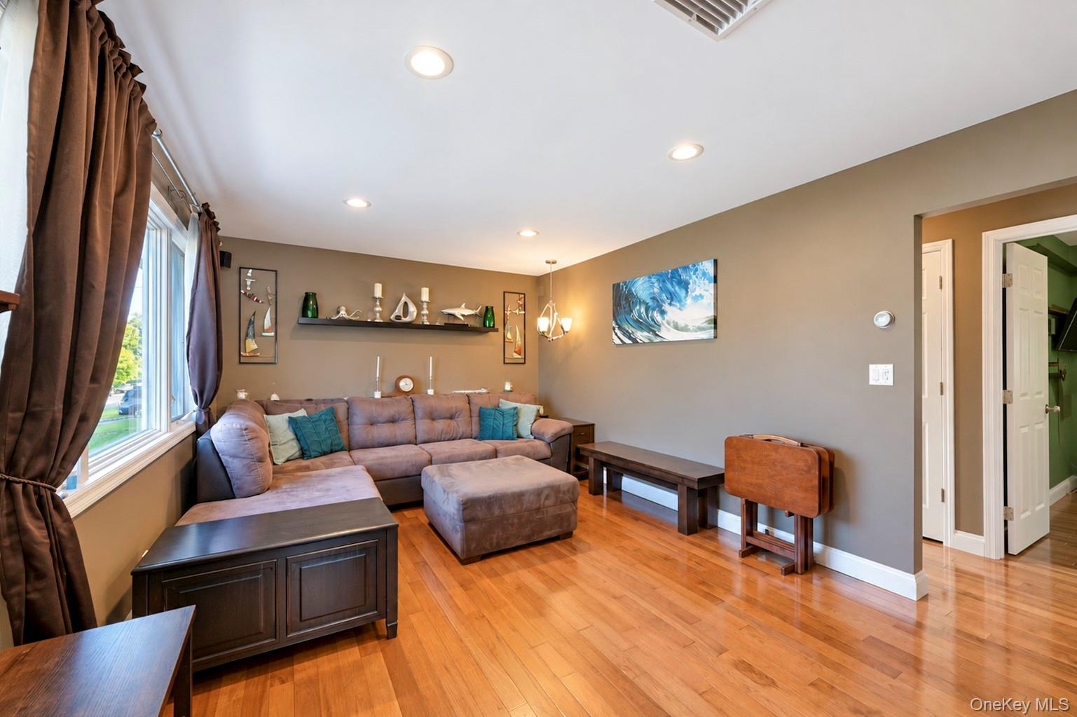 16 Neptune Avenue – For Sale photo 16