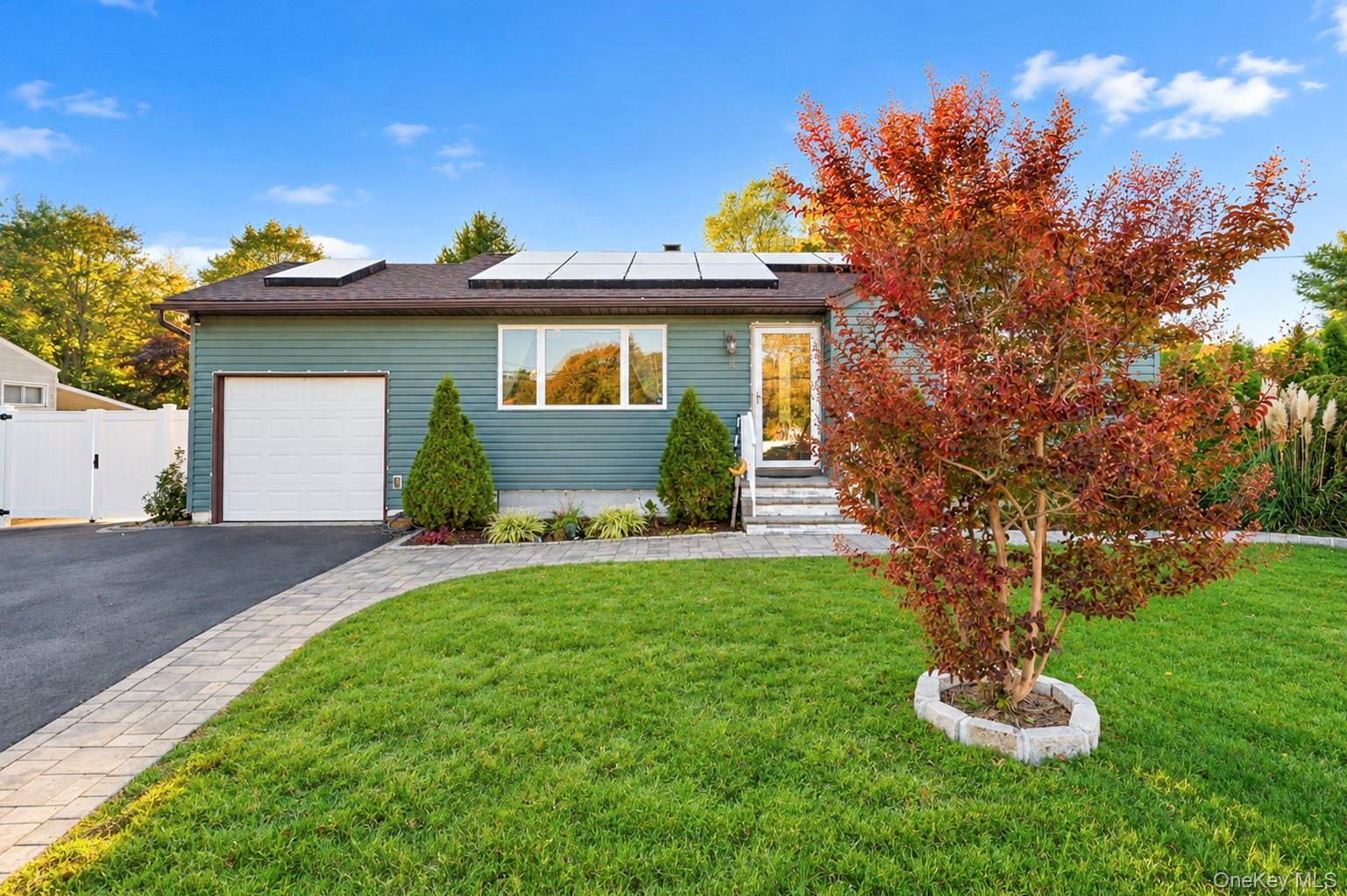 16 Neptune Avenue – For Sale