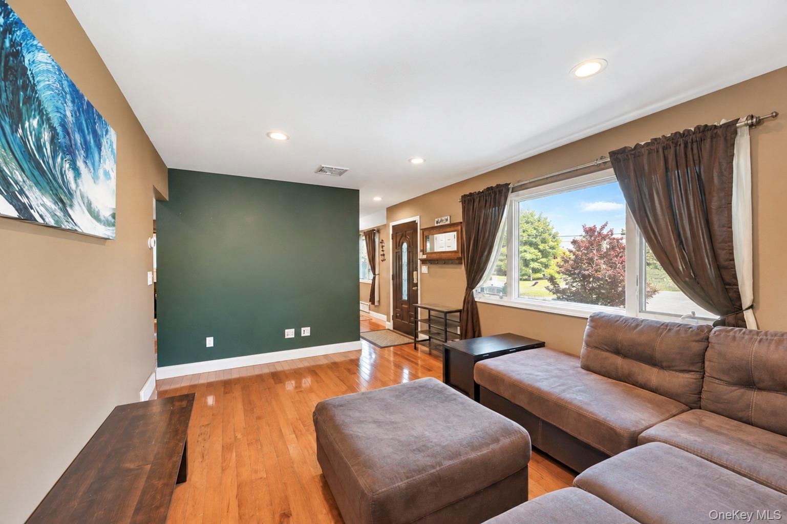 16 Neptune Avenue – For Sale photo 18