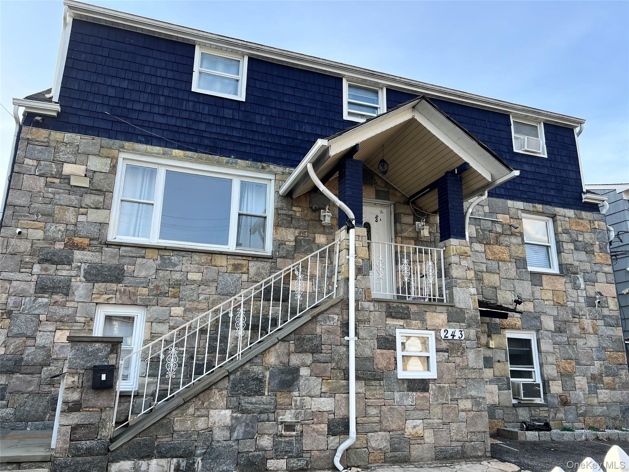 243 Center Avenue, Unit Unit 3