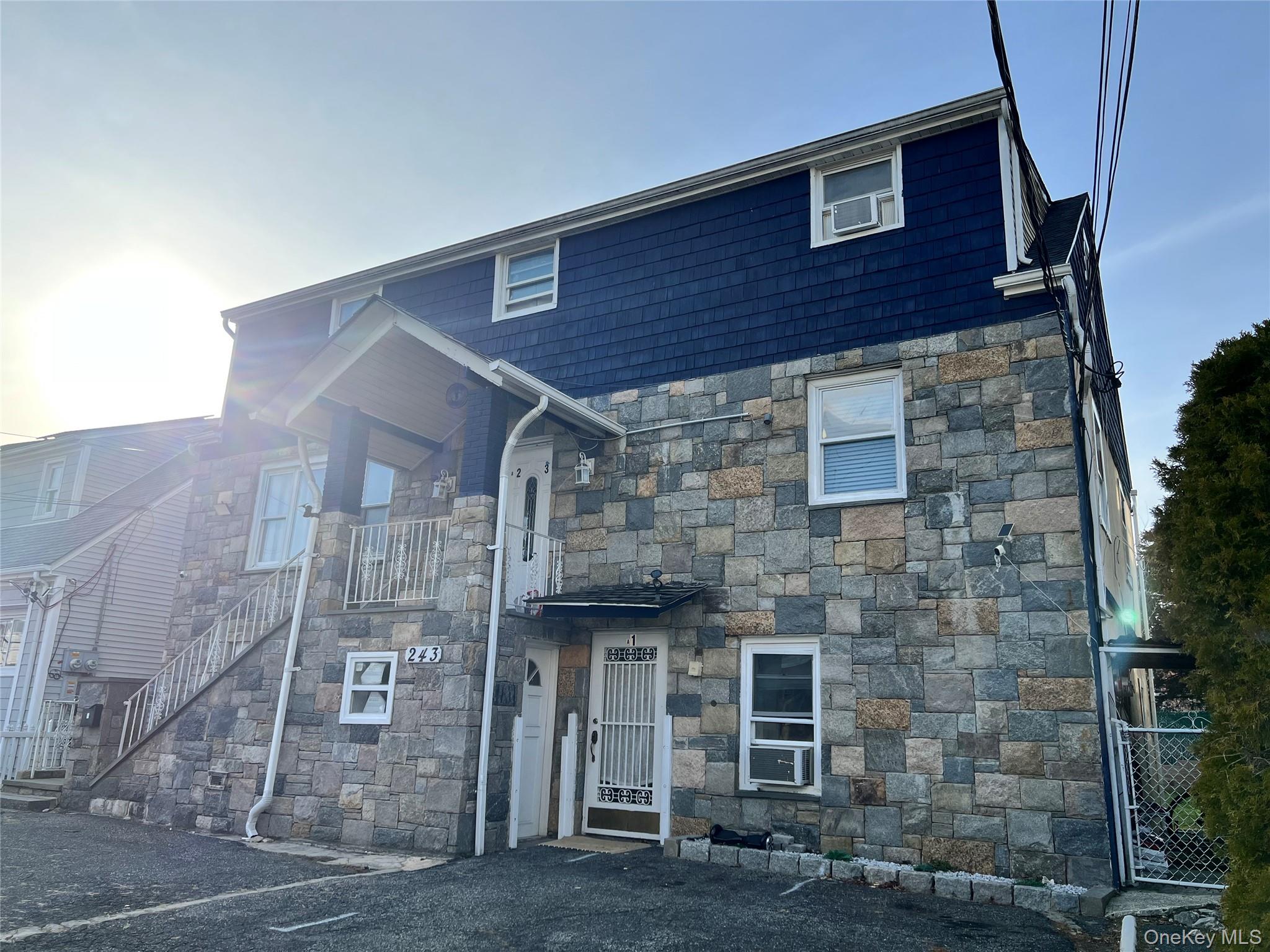 243 Center Avenue, Unit Unit 3 photo 2