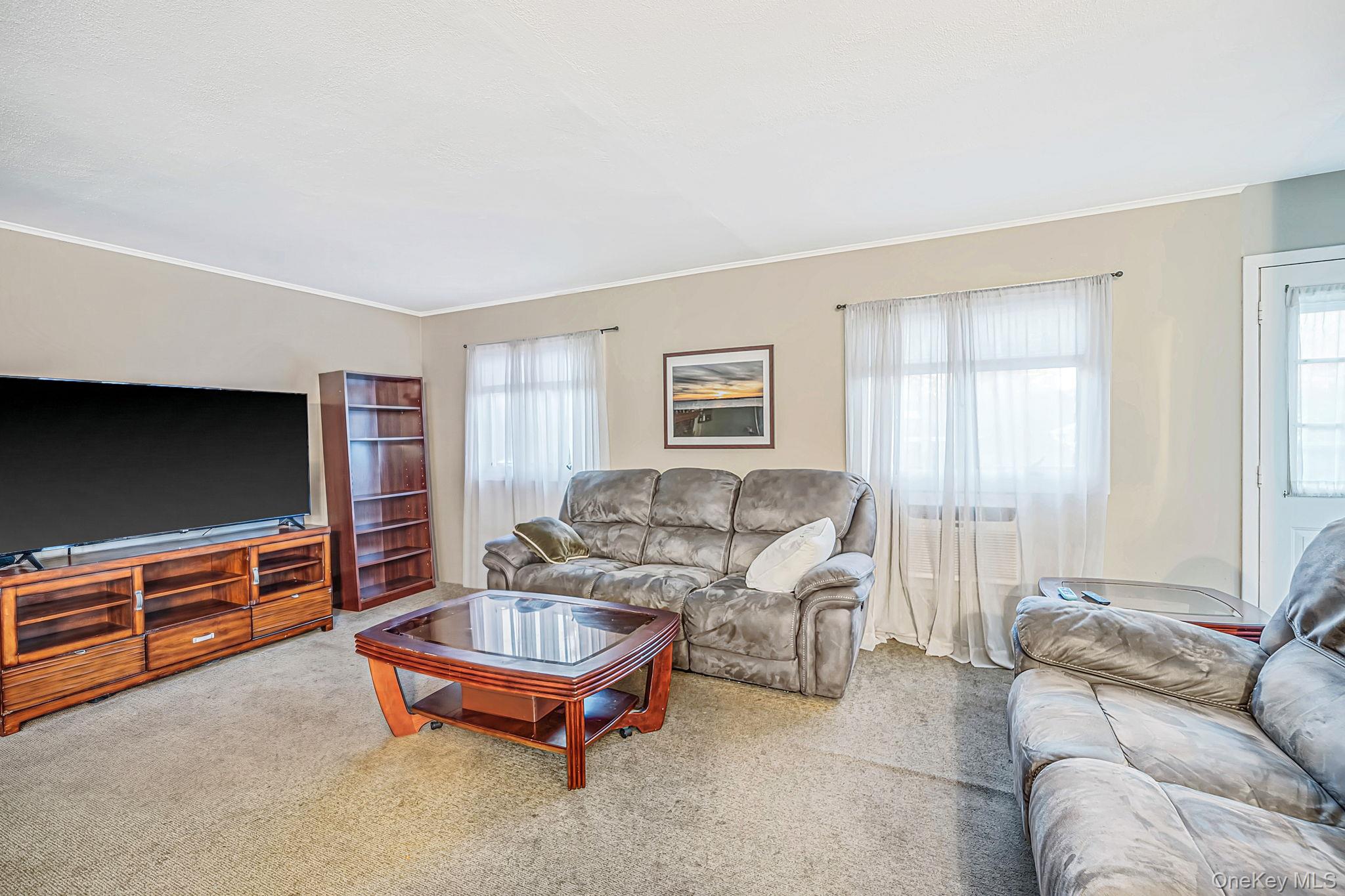 621 Connetquot Avenue – For Sale photo 6