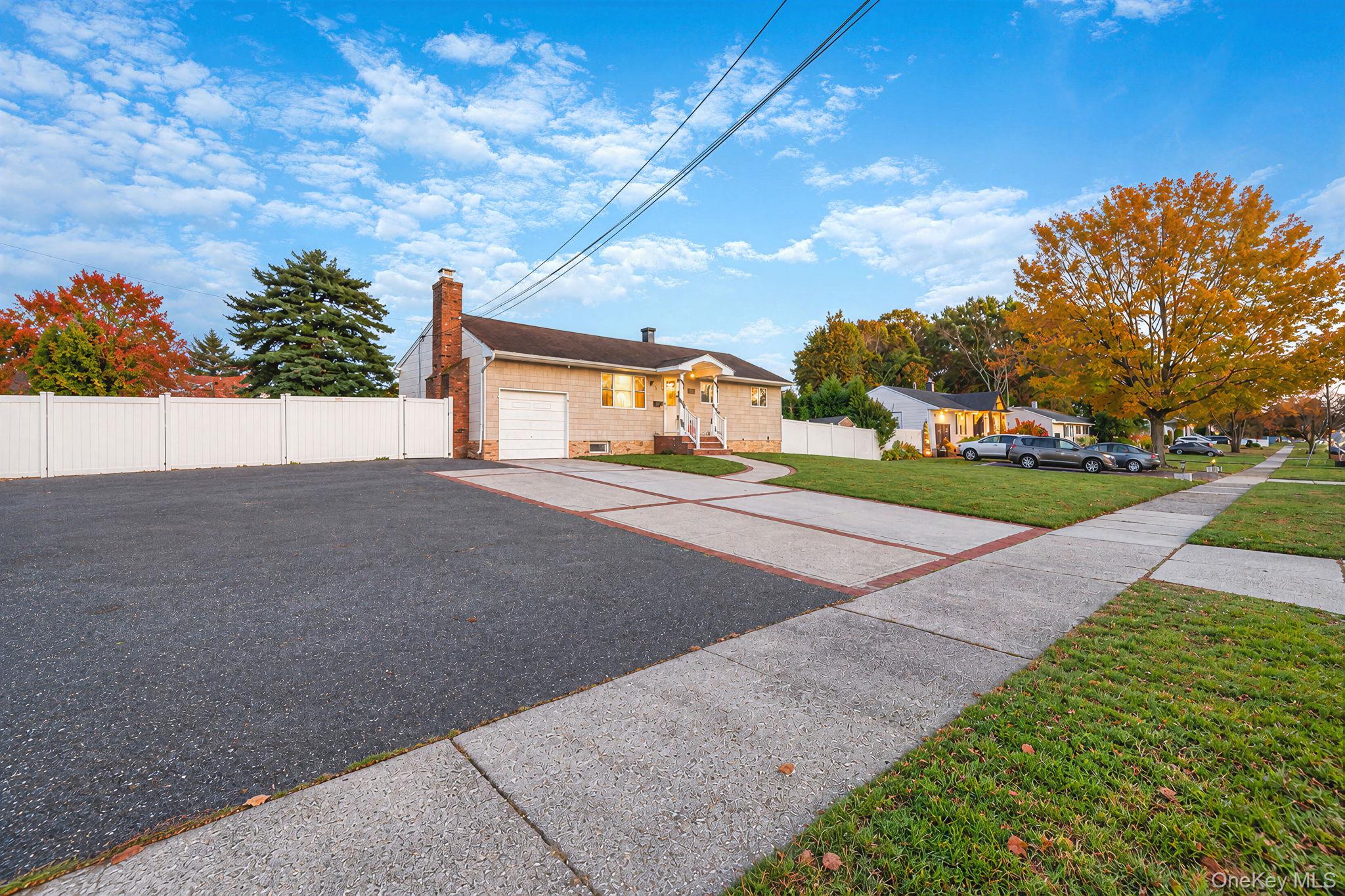 621 Connetquot Avenue – For Sale photo 3