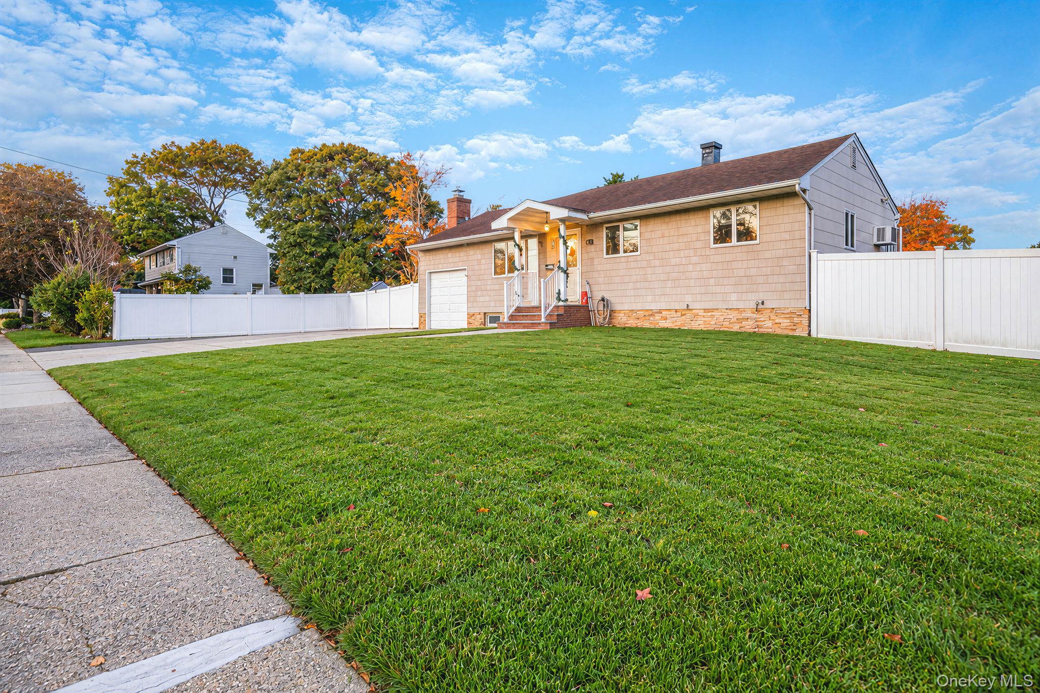 621 Connetquot Avenue – For Sale photo 2