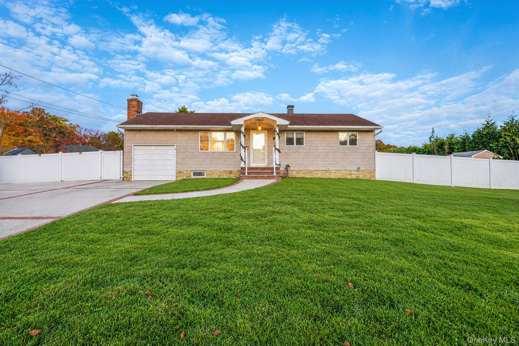 621 Connetquot Avenue – For Sale