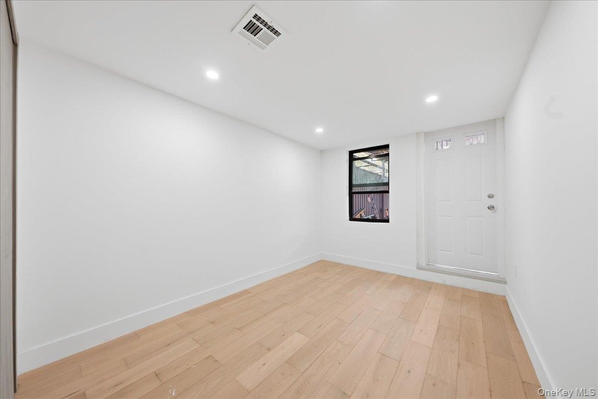 122 E 46th St – For Sale photo 16