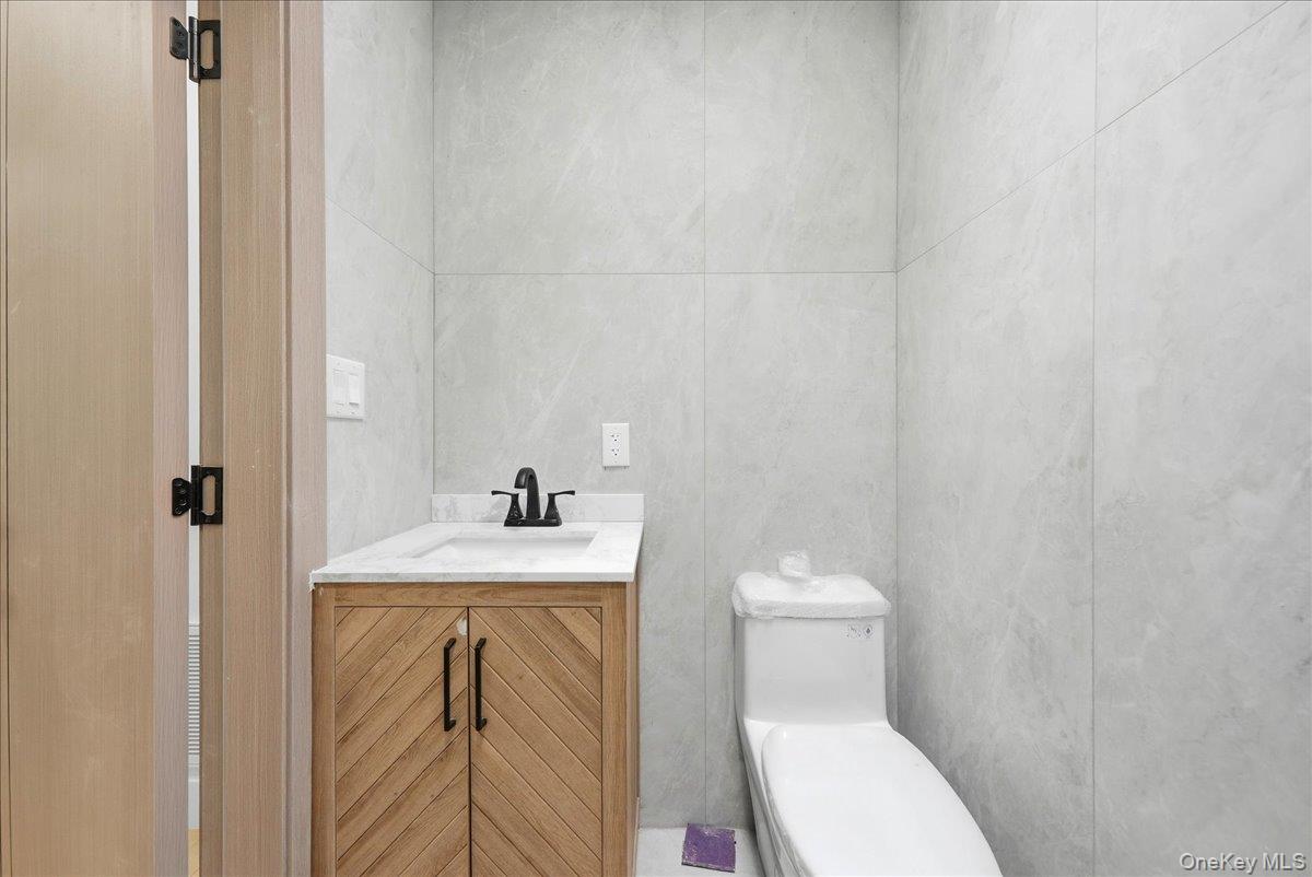 122 E 46th St – For Sale photo 19