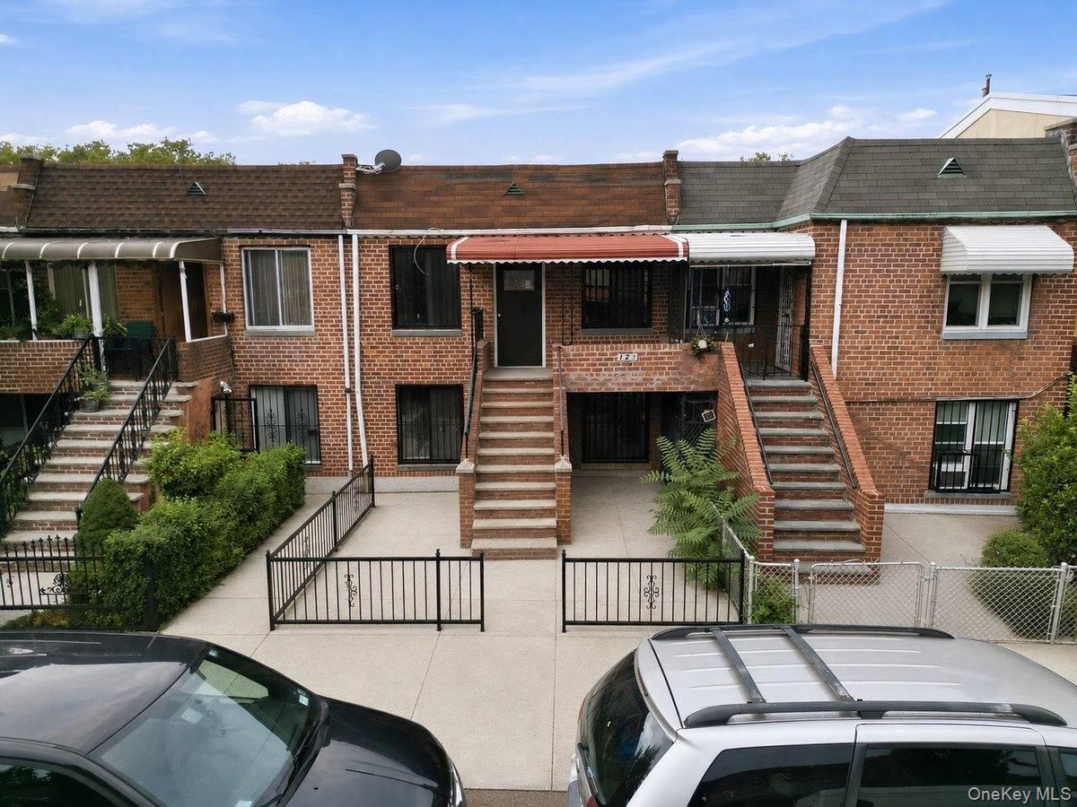 122 E 46th St – For Sale photo 2