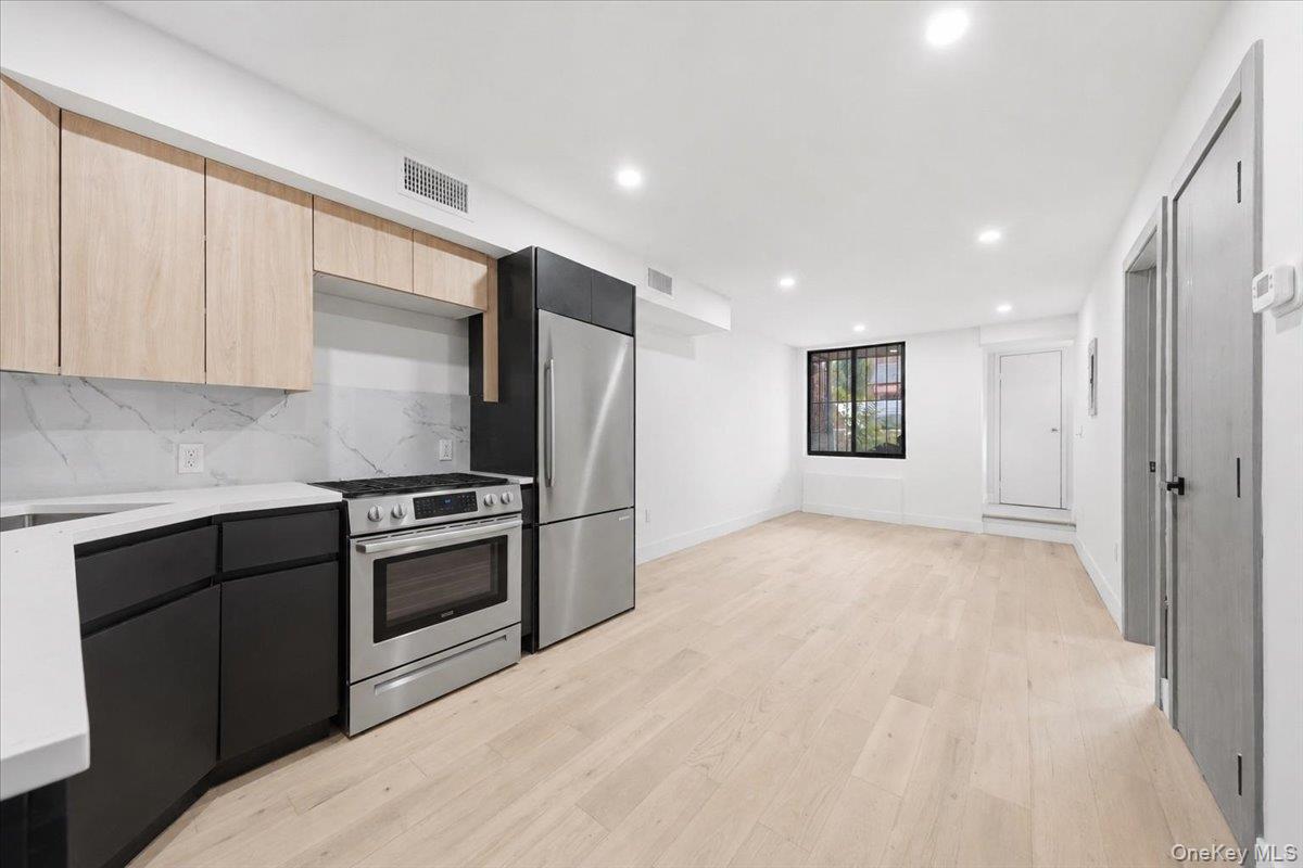 122 E 46th St – For Sale photo 10