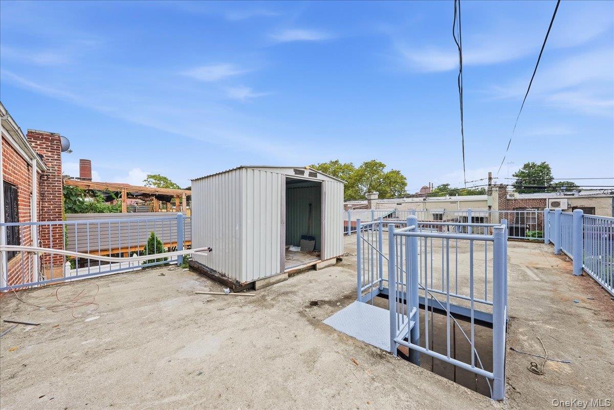 122 E 46th St – For Sale photo 23