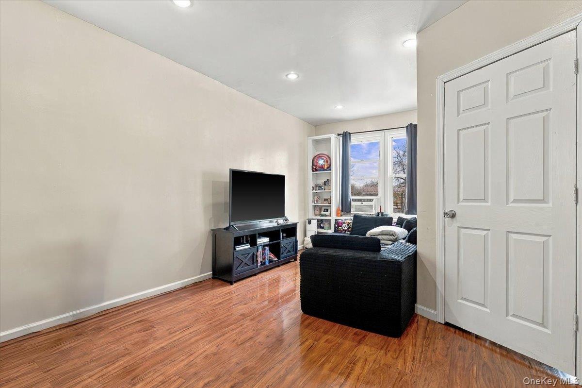 1529 Gillespie Avenue – For Sale photo 3