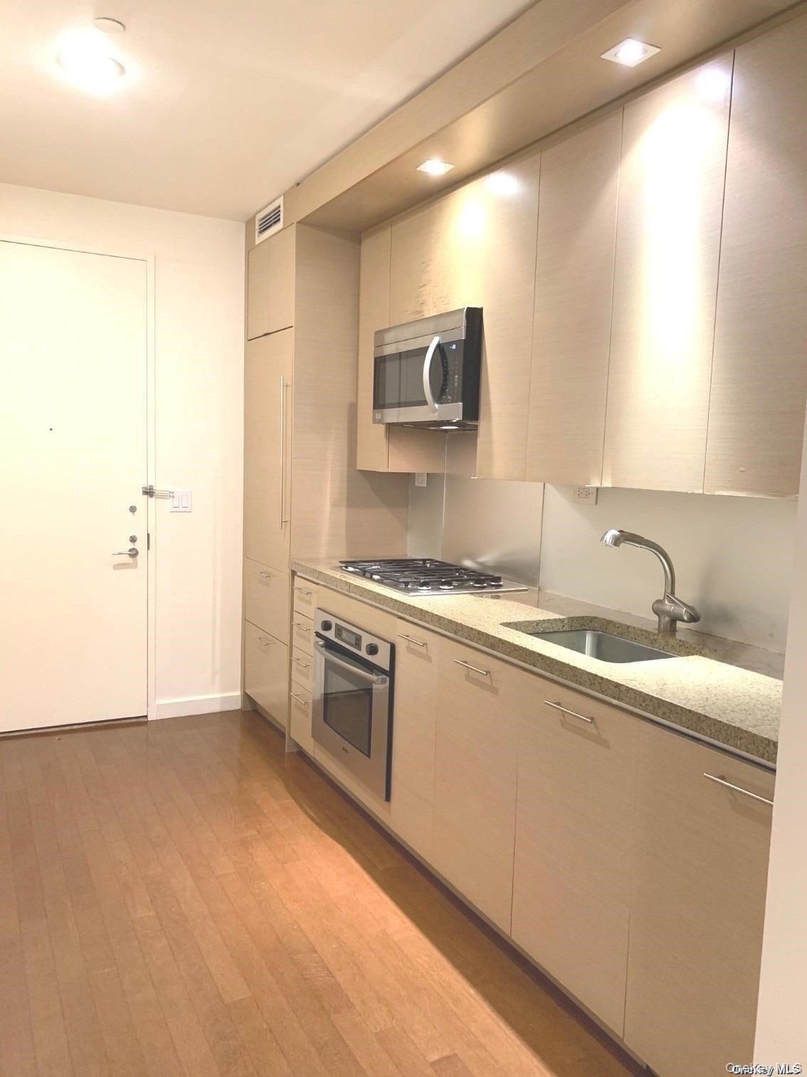 1600 Broadway, Unit 15F photo 12