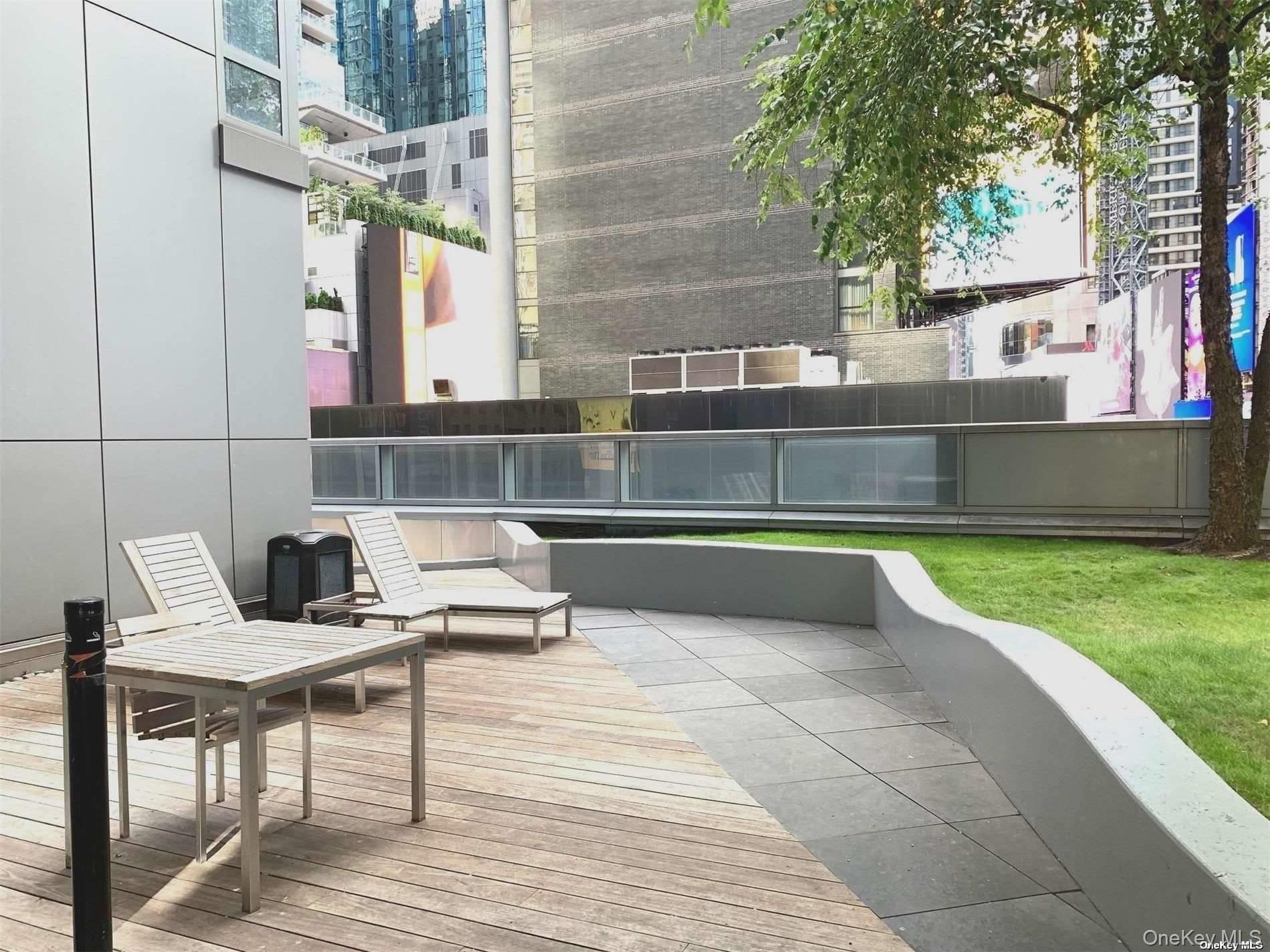 1600 Broadway, Unit 15F photo 24