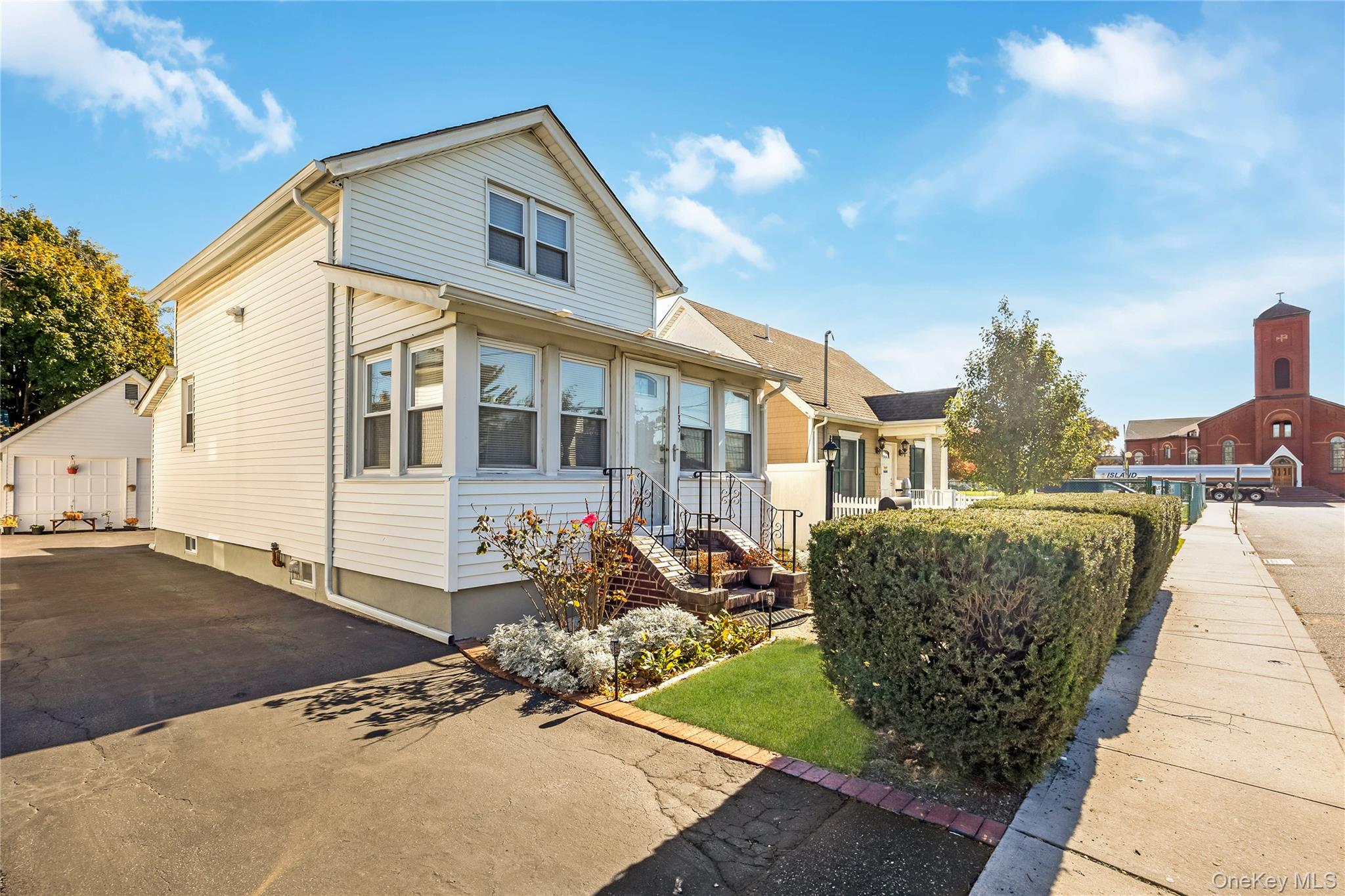 136 Elizabeth Street – For Sale