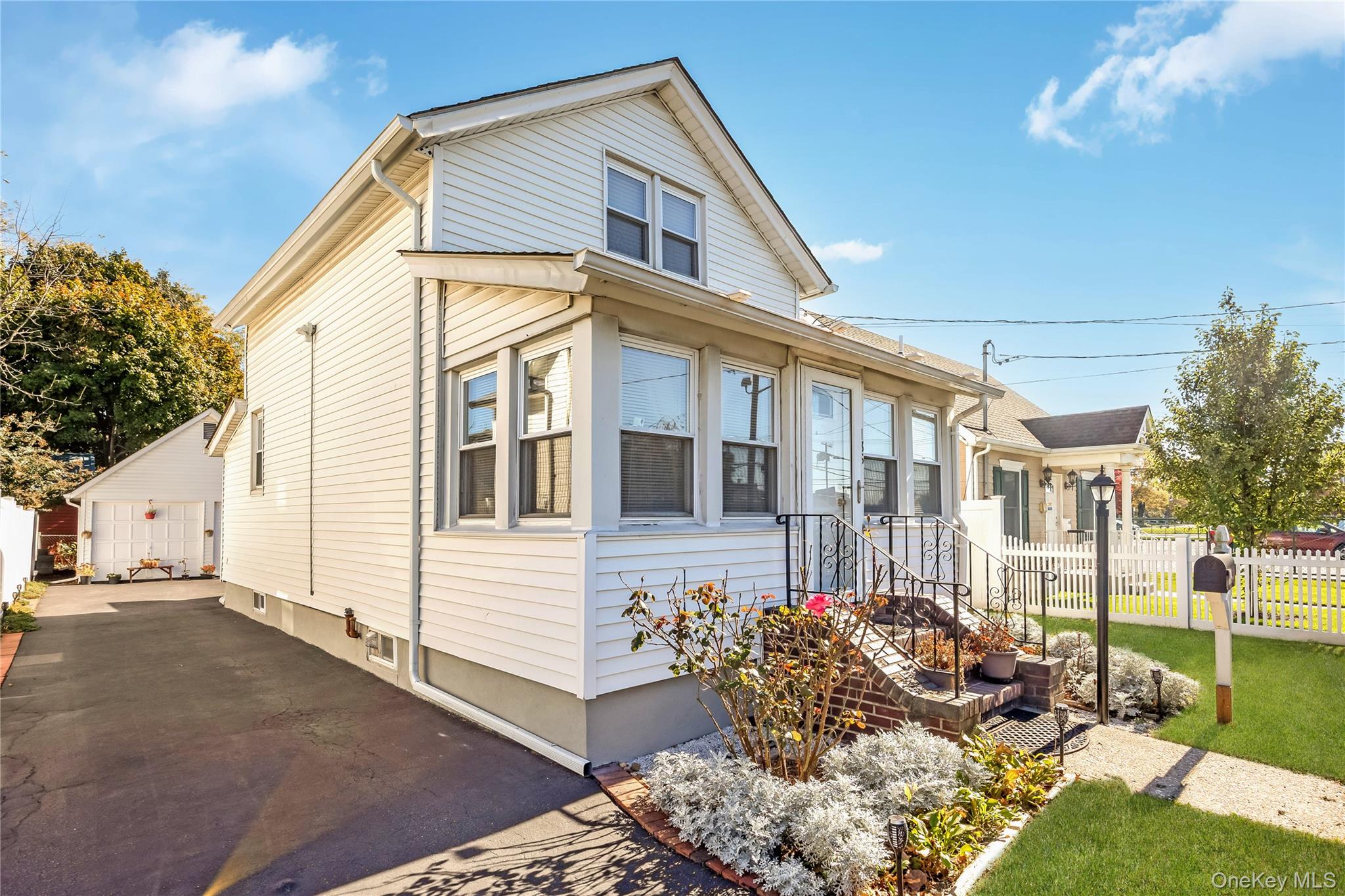 136 Elizabeth Street – For Sale photo 2