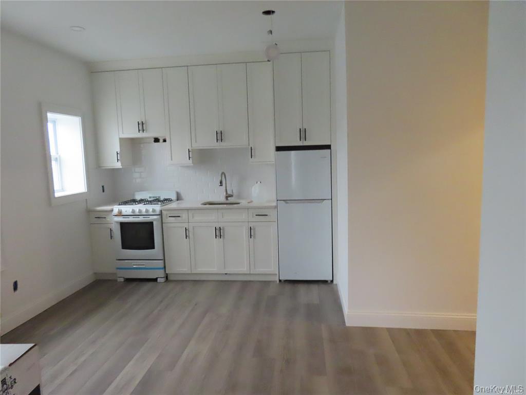 93 Deer Park Avenue, Unit 10 photo 3