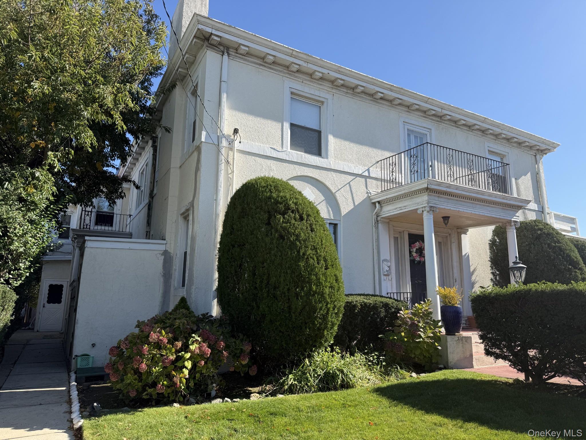 106 Monroe Boulevard, Unit 2