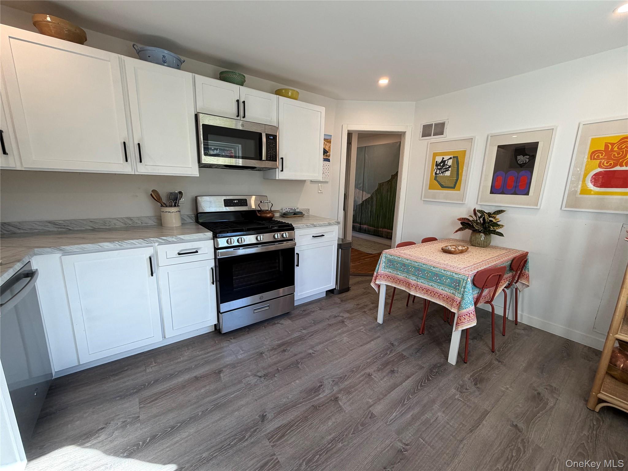 307 W Shore Road, Unit 4 photo 9