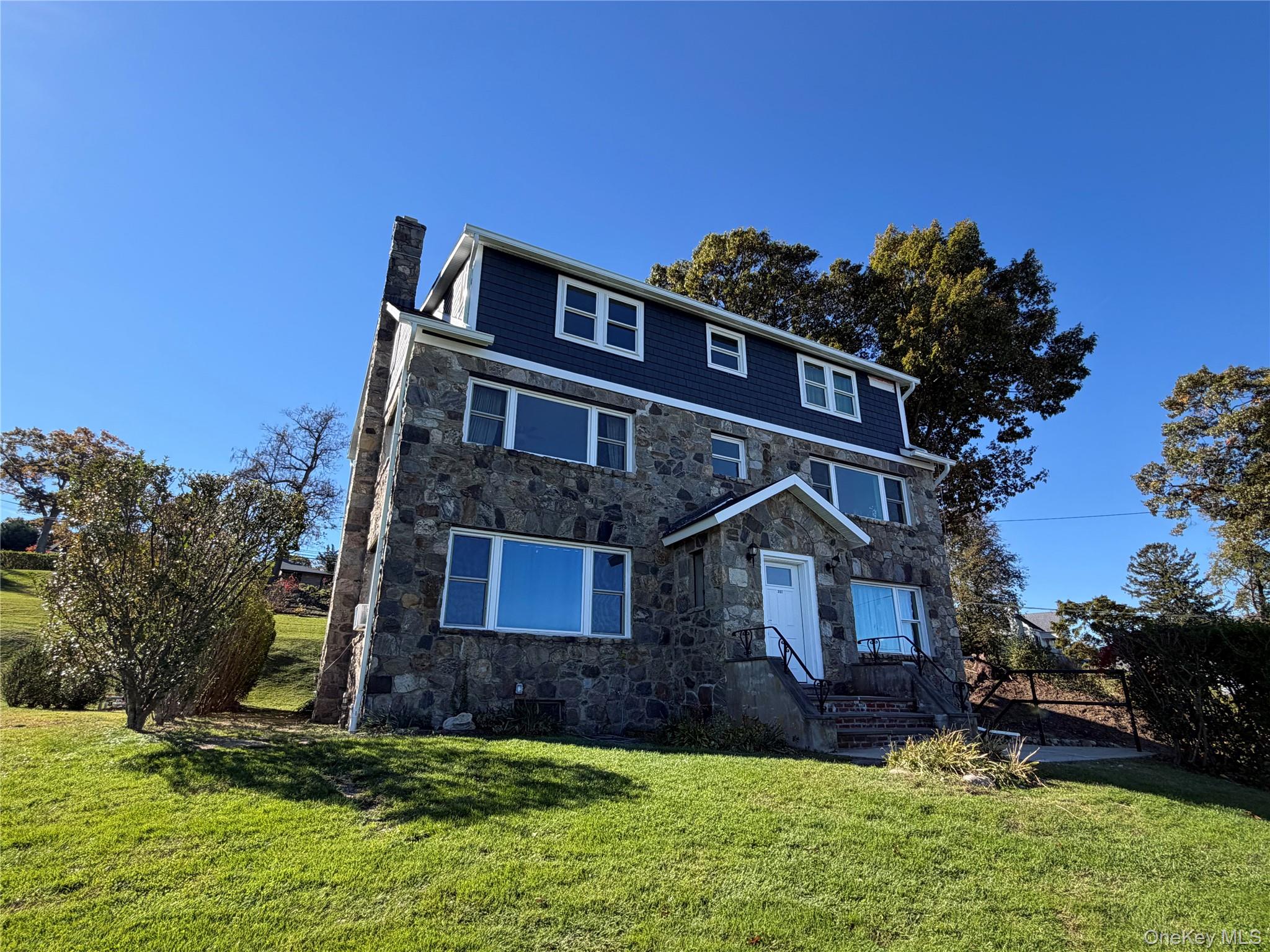 307 W Shore Road, Unit 4