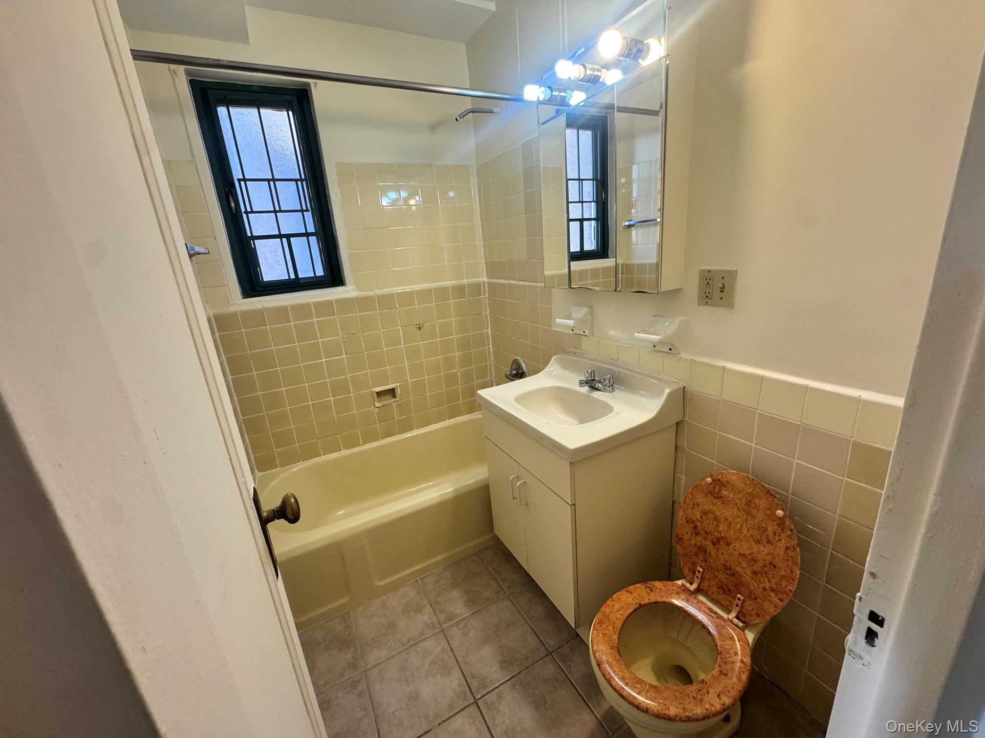 9 Metropolitan Oval, Unit 7C photo 6