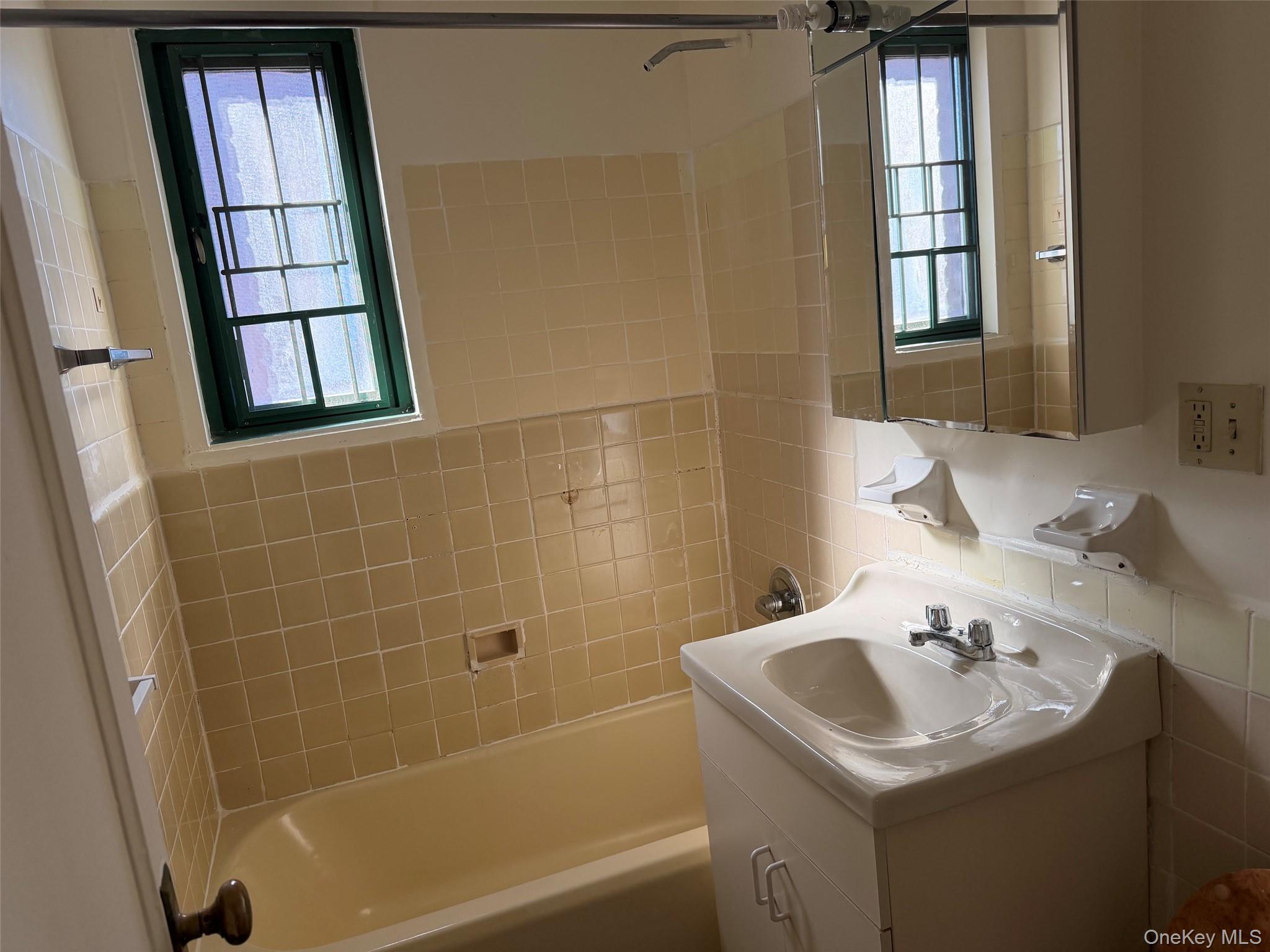 9 Metropolitan Oval, Unit 7C photo 3