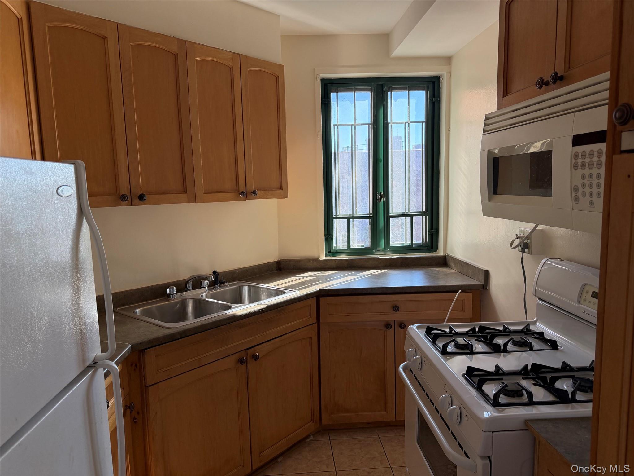 9 Metropolitan Oval, Unit 7C photo 4