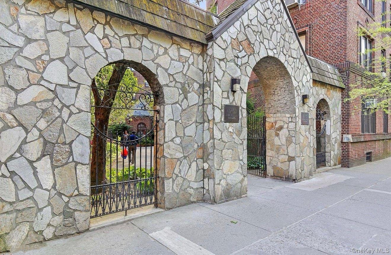 4220 Kissena Boulevard, Unit C9 photo 2