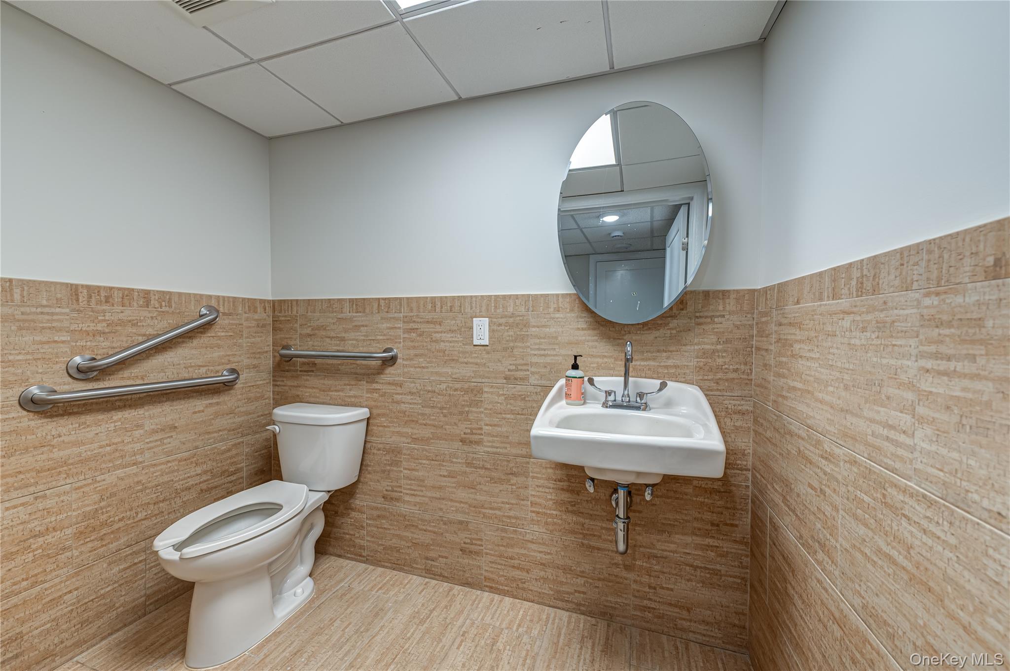 10 W Carver Street – For Rent photo 3