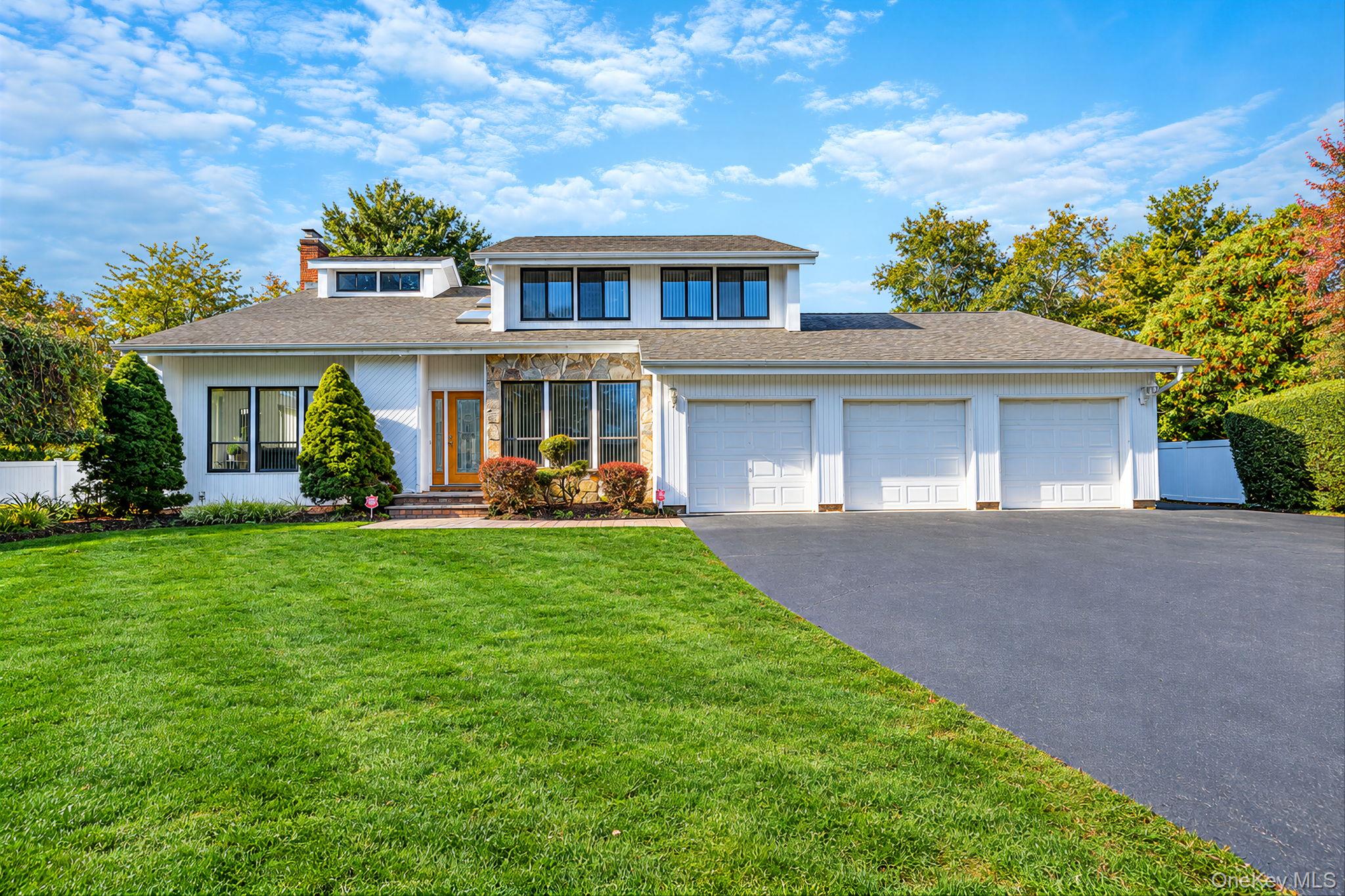 8 Hyanis Court – For Sale
