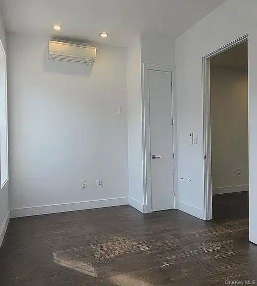 546 Howard Avenue, Unit 2 photo 4