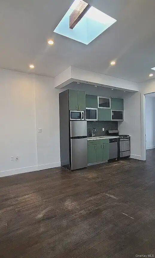 546 Howard Avenue, Unit 2 photo 8
