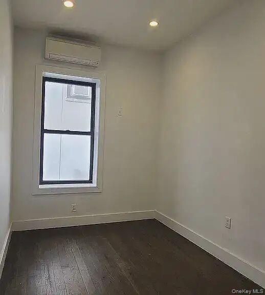 546 Howard Avenue, Unit 2 photo 3