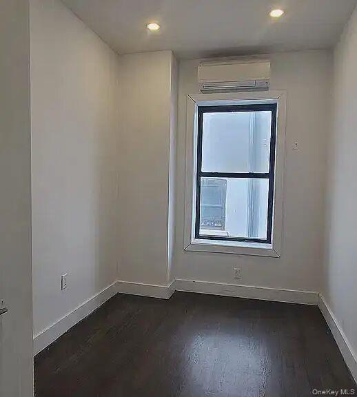 546 Howard Avenue, Unit 2 photo 2