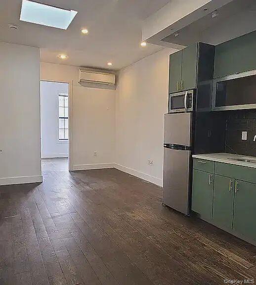 546 Howard Avenue, Unit 2 photo 7