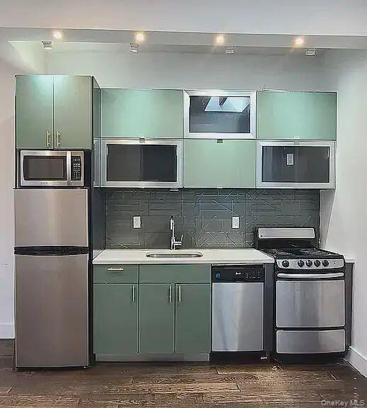 546 Howard Avenue, Unit 2 photo 6