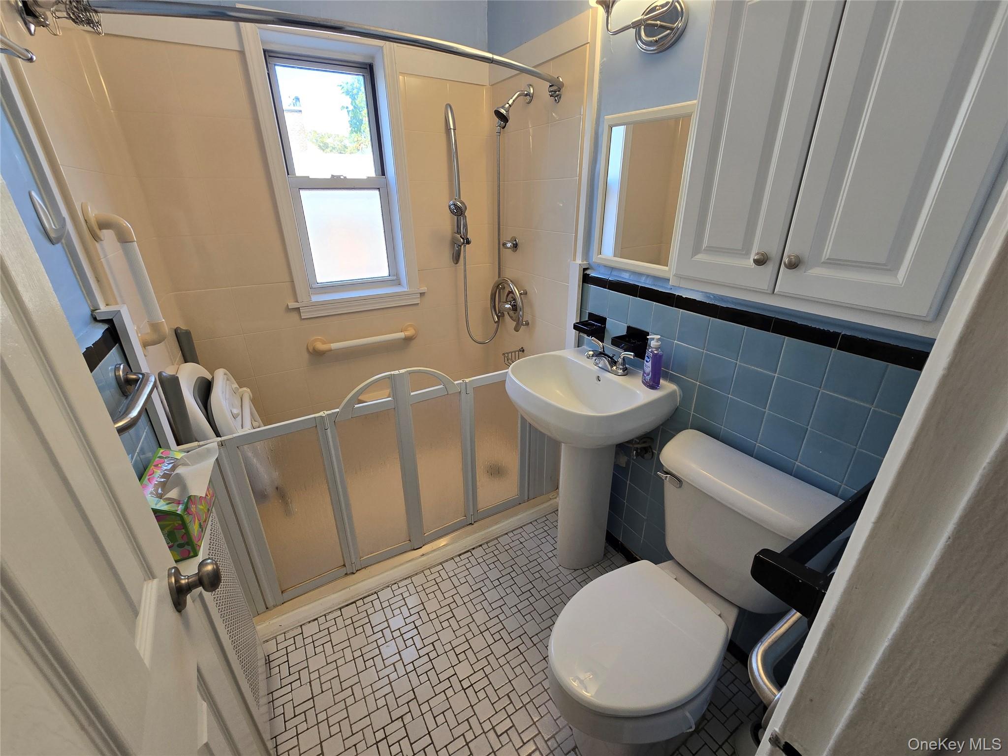 209-43 35 Avenue, Unit 1A photo 12