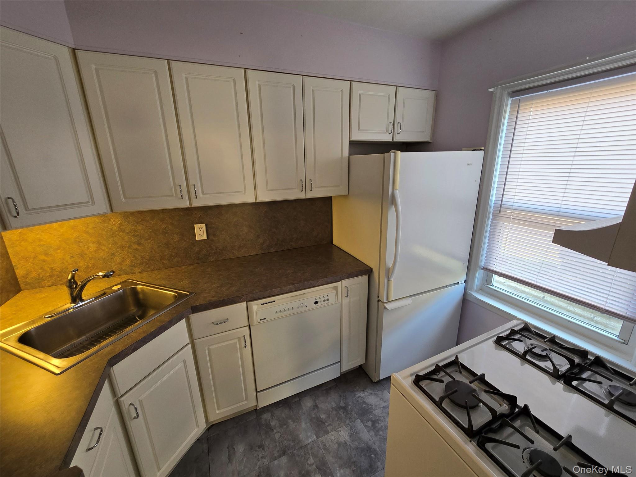 209-43 35 Avenue, Unit 1A photo 2
